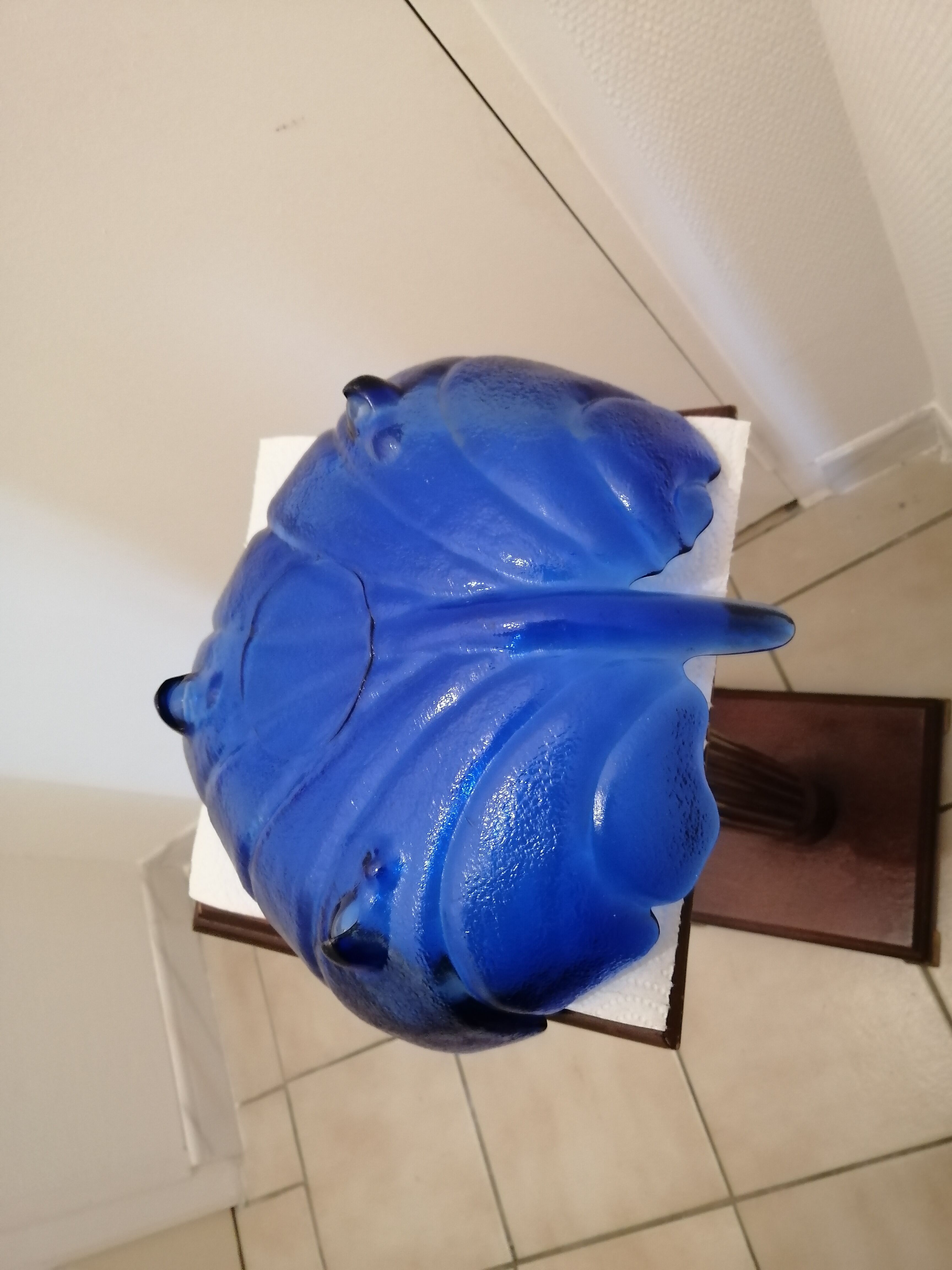 Leaf tray fruit basket in blue glass