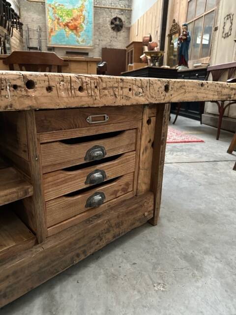 Huge workbench at the beginning of the 20th century transformed into a TV unit