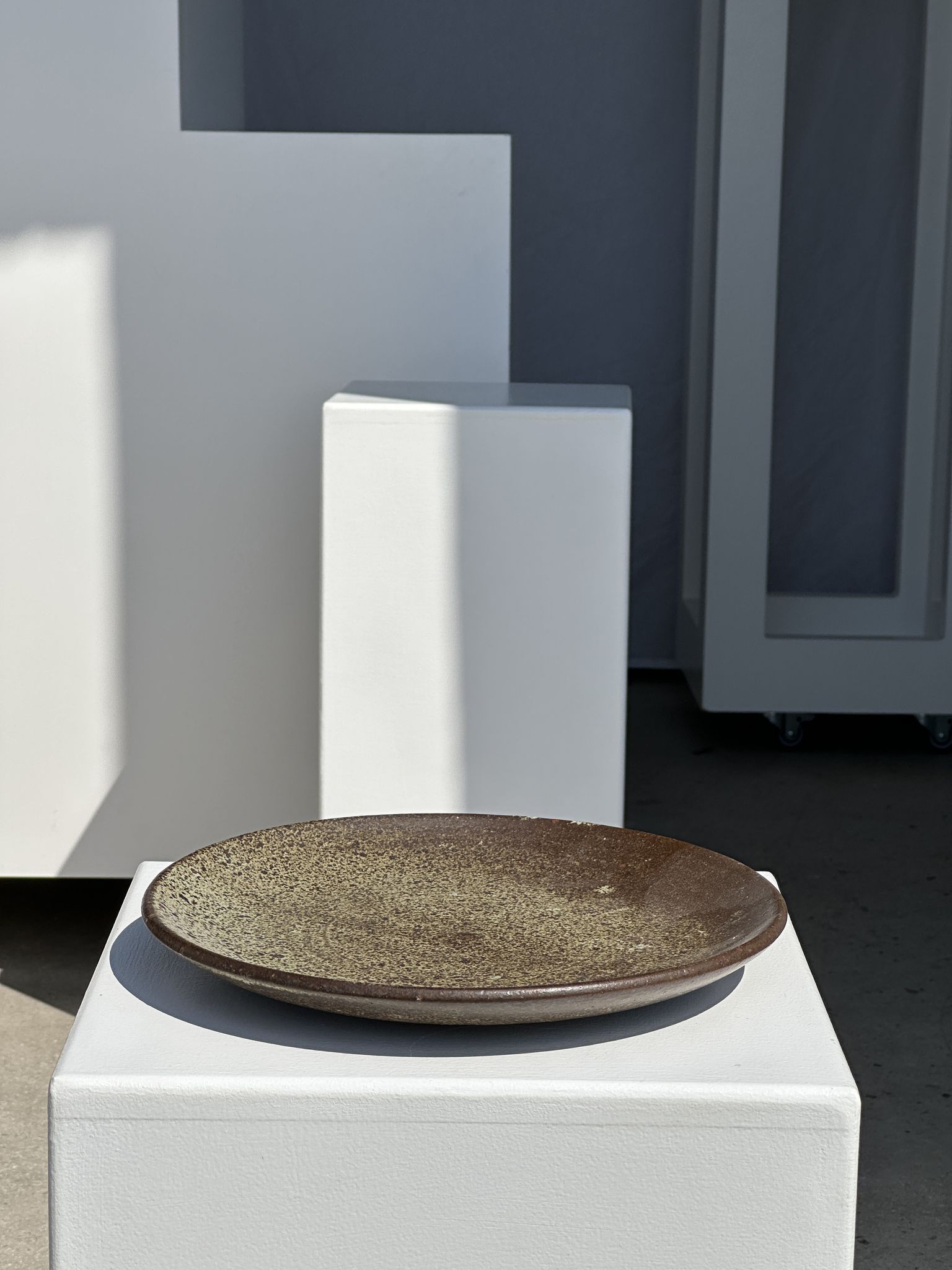 Plat en céramique vert indonésien D:26,5