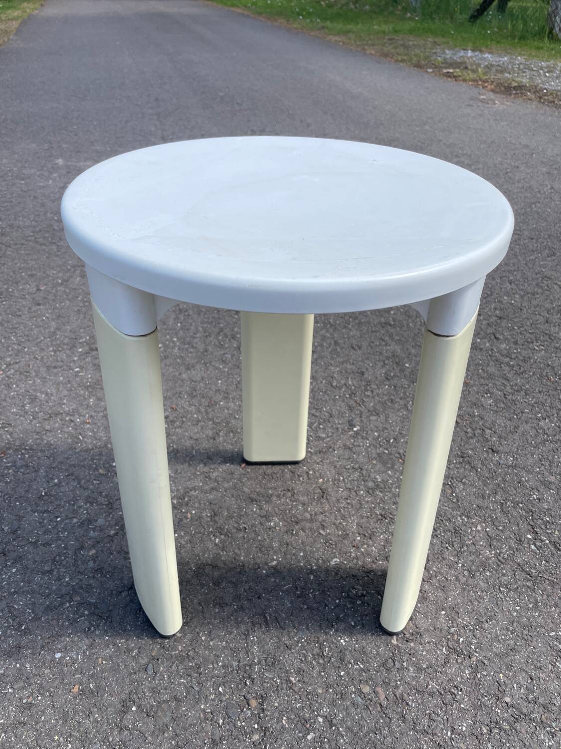 Tabouret blanc et beige Tatay 1960