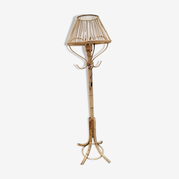 Lampadaire avec porte manteau rotin vintage