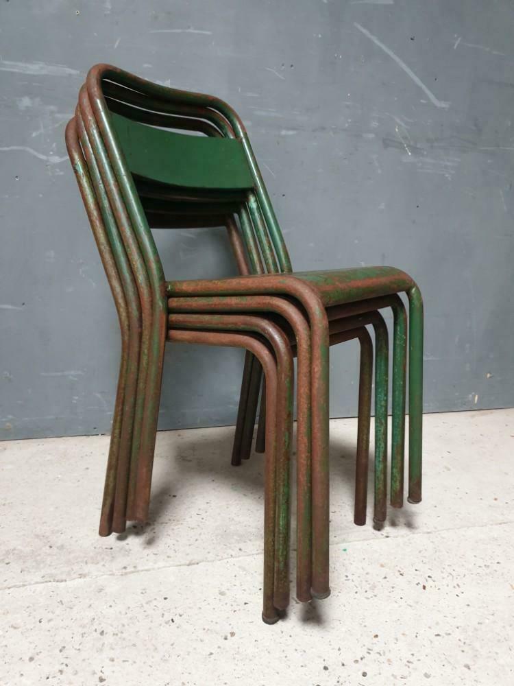 Vieille chaise verte français chaise d'usine de fer