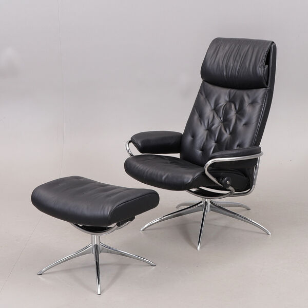 Fauteuil relax manuel capitonné Stressless et son ottoman – Metro