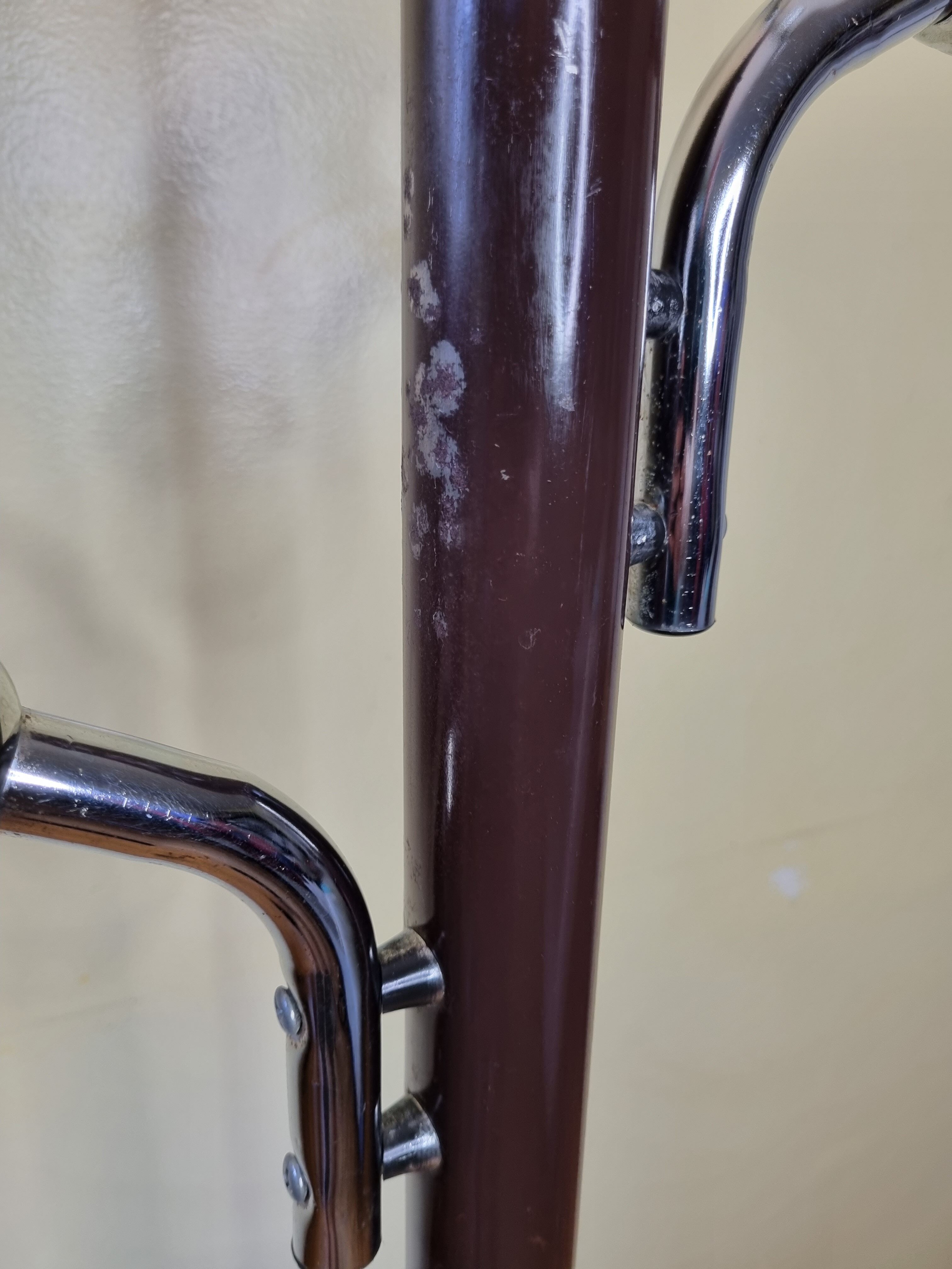 Portemanteau sur pied vintage en métal laqué, années 70