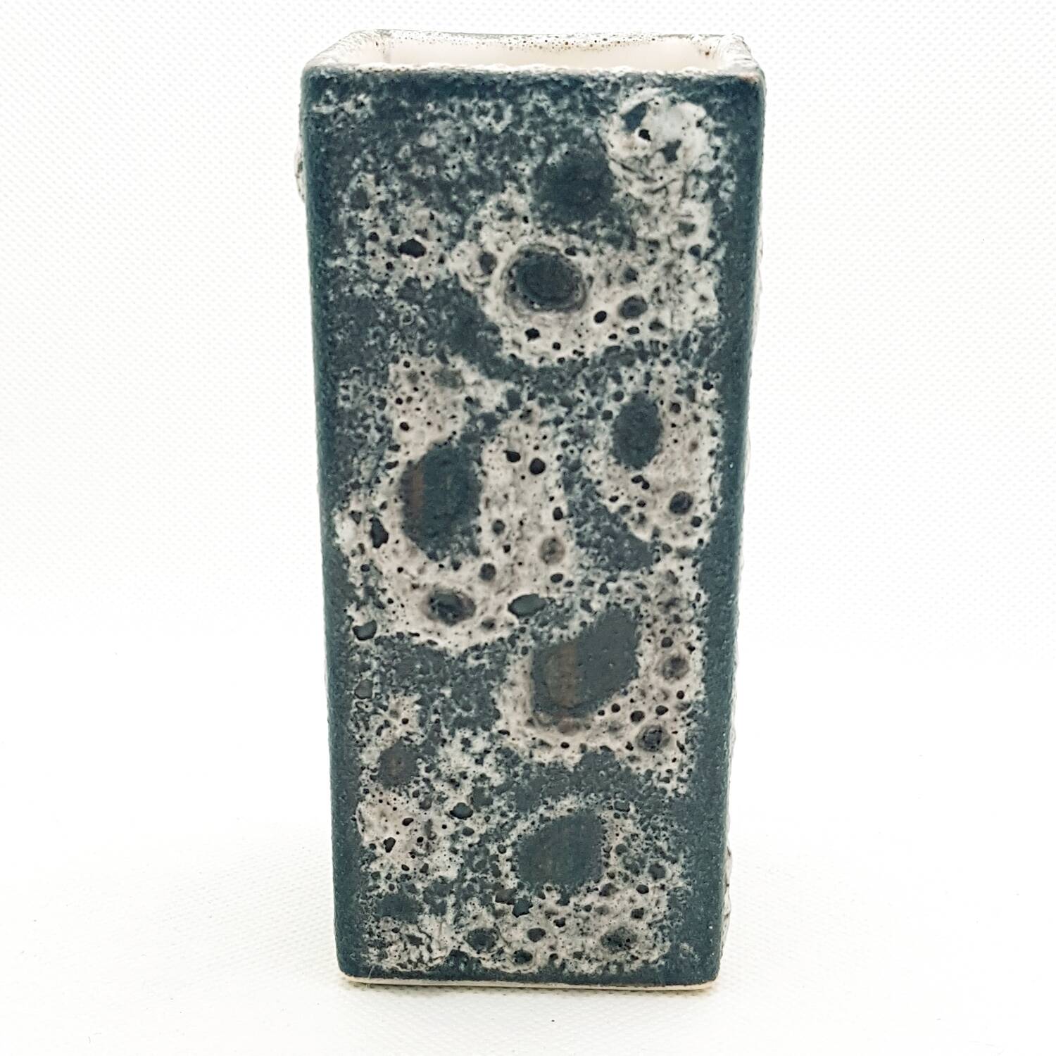 Vase glacé en écume de mer du milieu du siècle