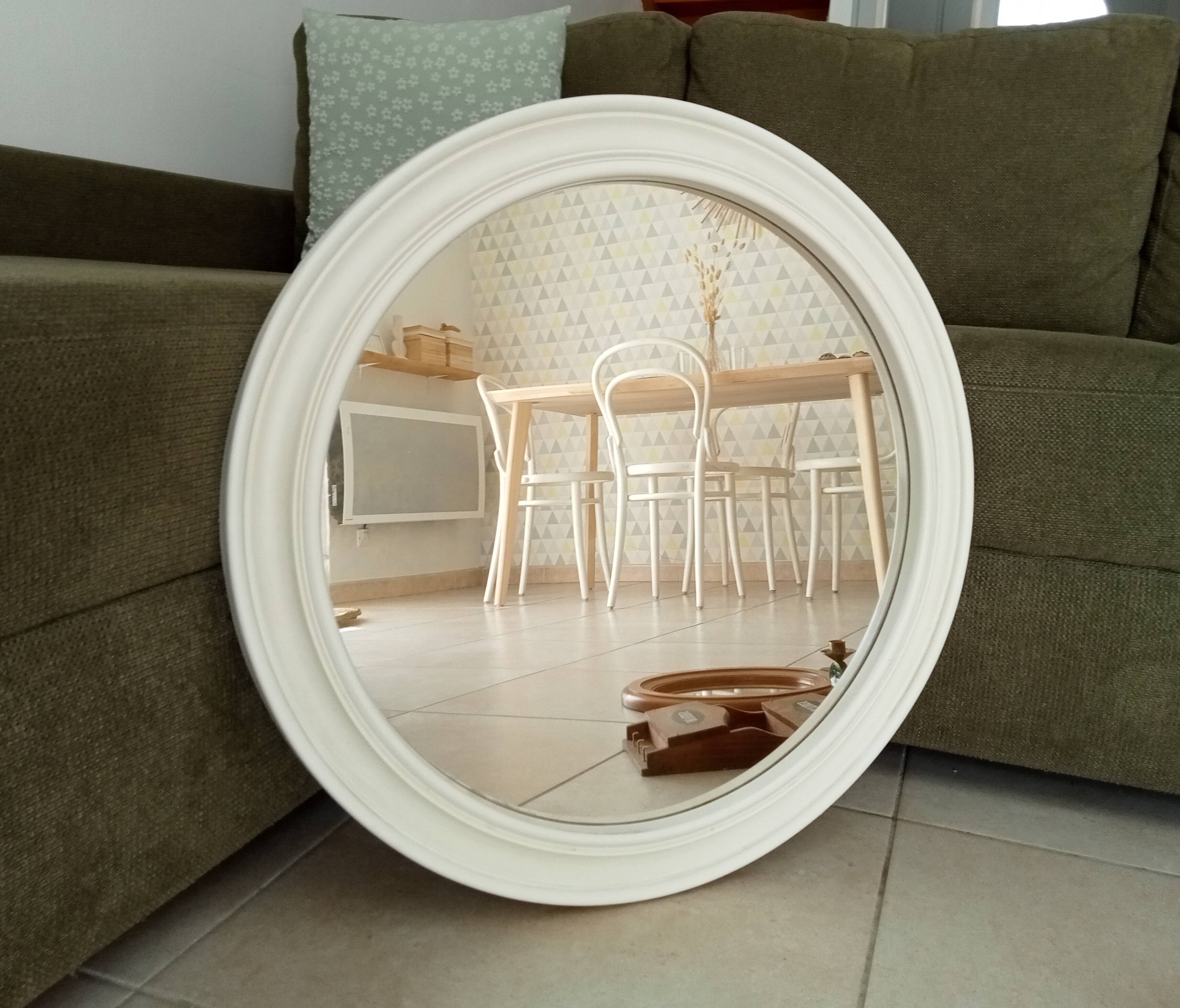 Vintage round resin mirror from the 60s/70s