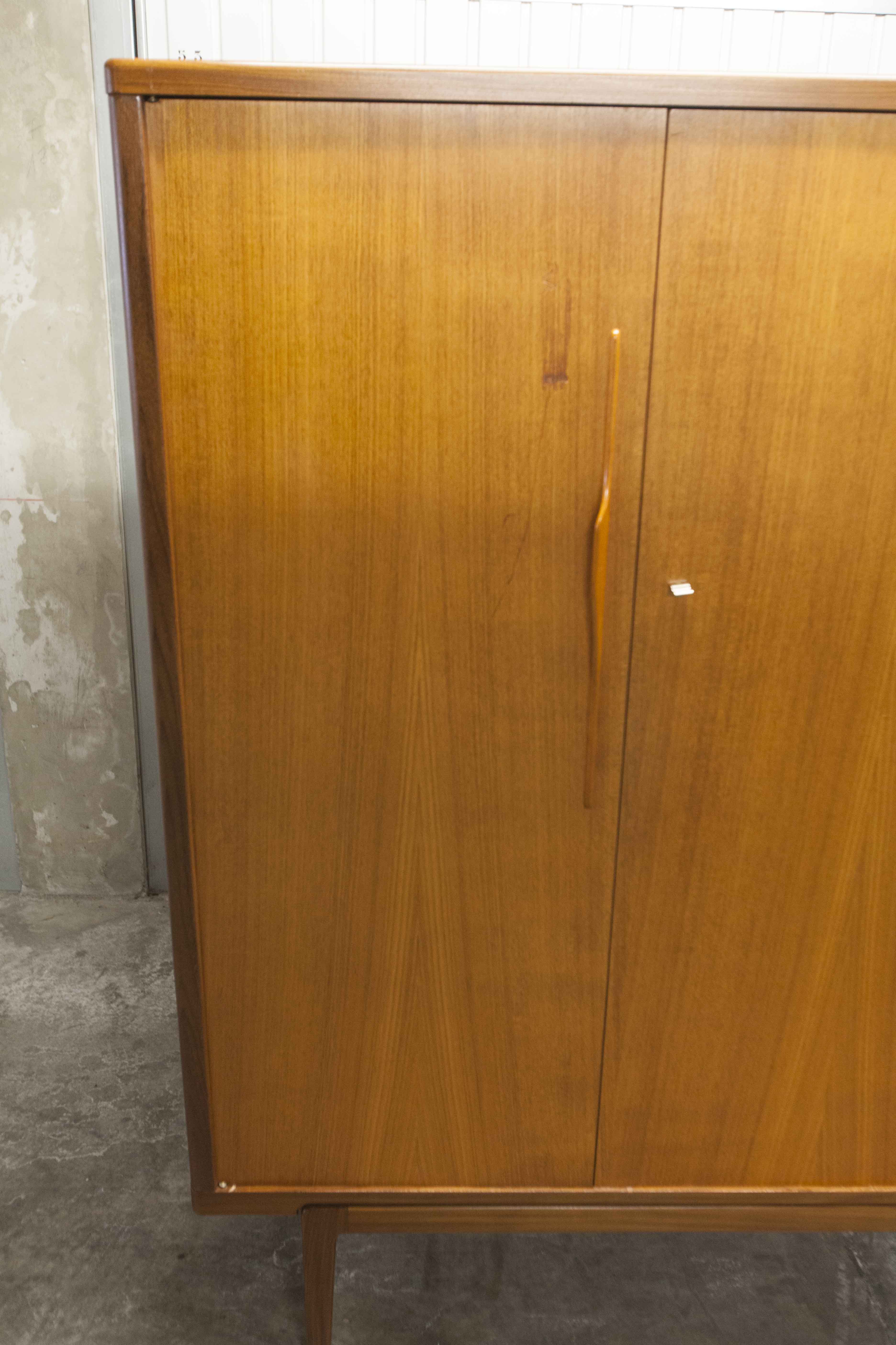 Armoire scandinave en teck 1969 NF Ameublement 202