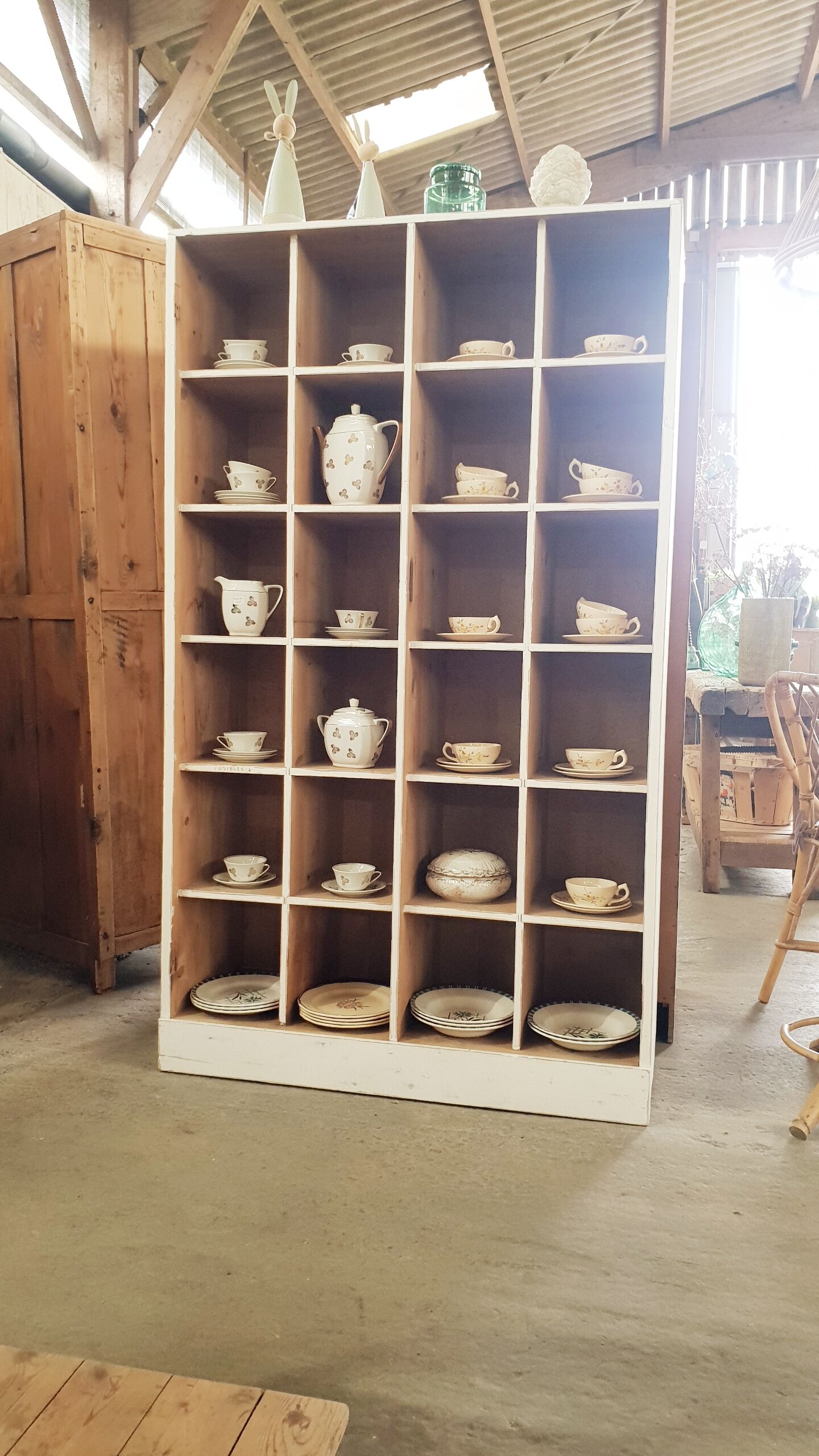 Trade furniture with lockers