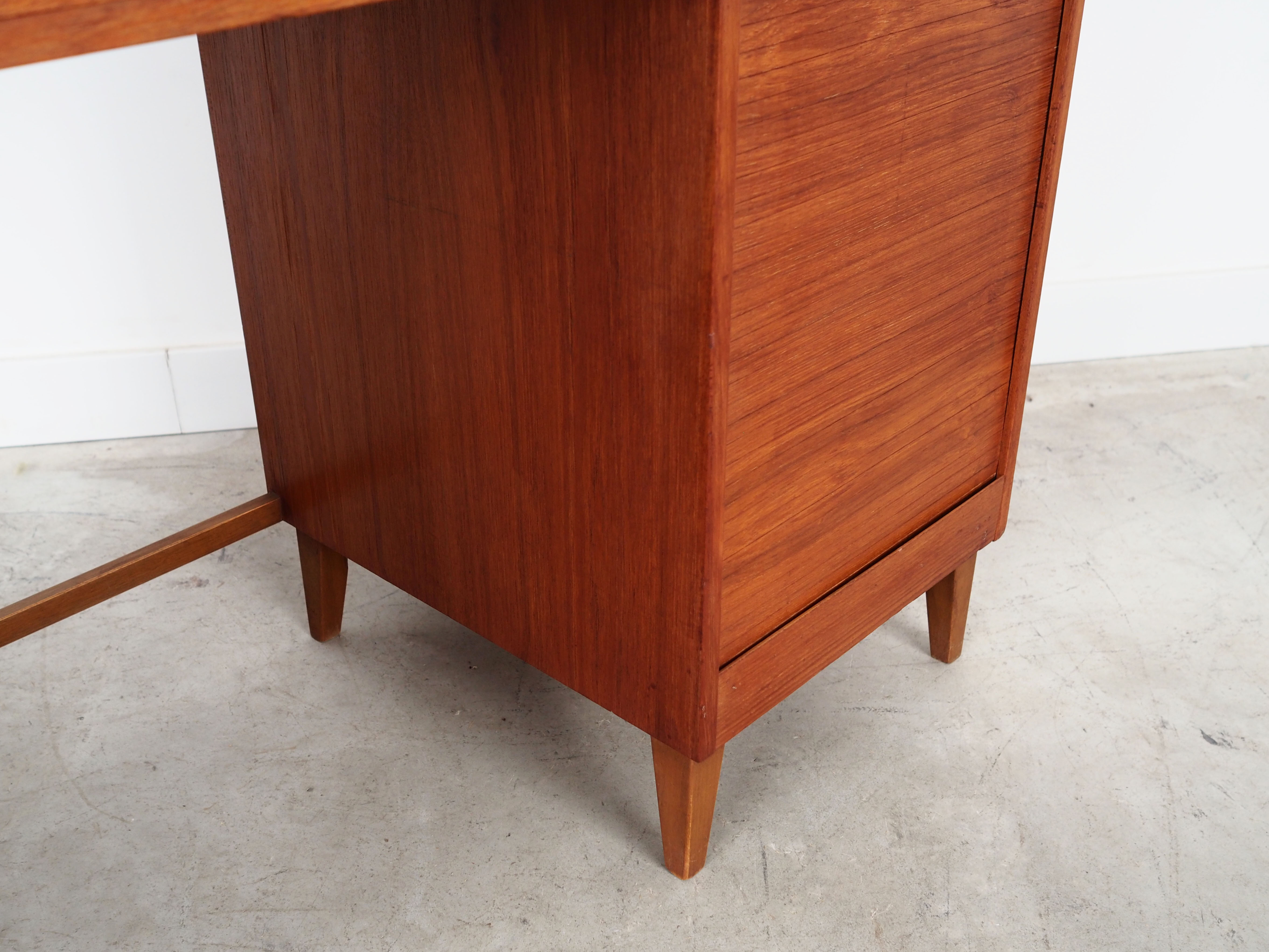 Bureau en teck, design danois, années 1960, production: Danemark