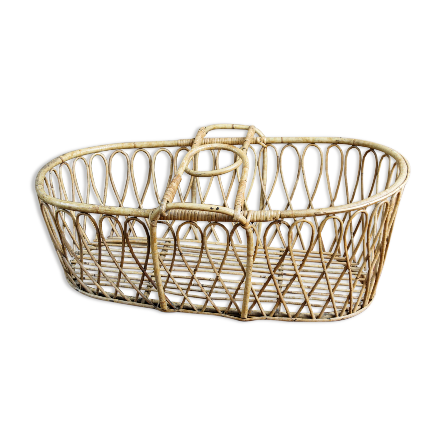 Vintage rattan couffin