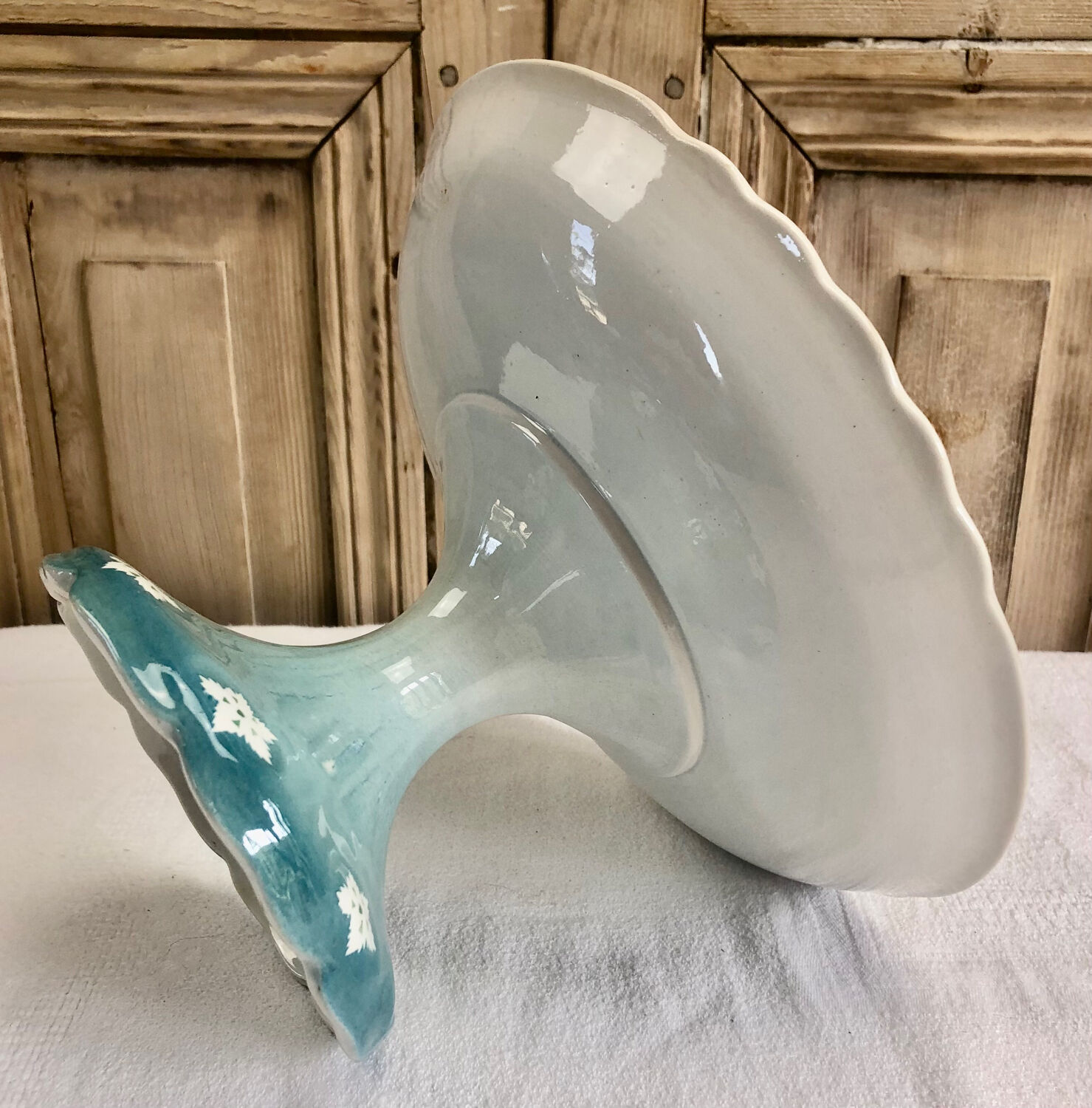 Sarreguemines earthenware fruit bowl and compote bowl, 19th century