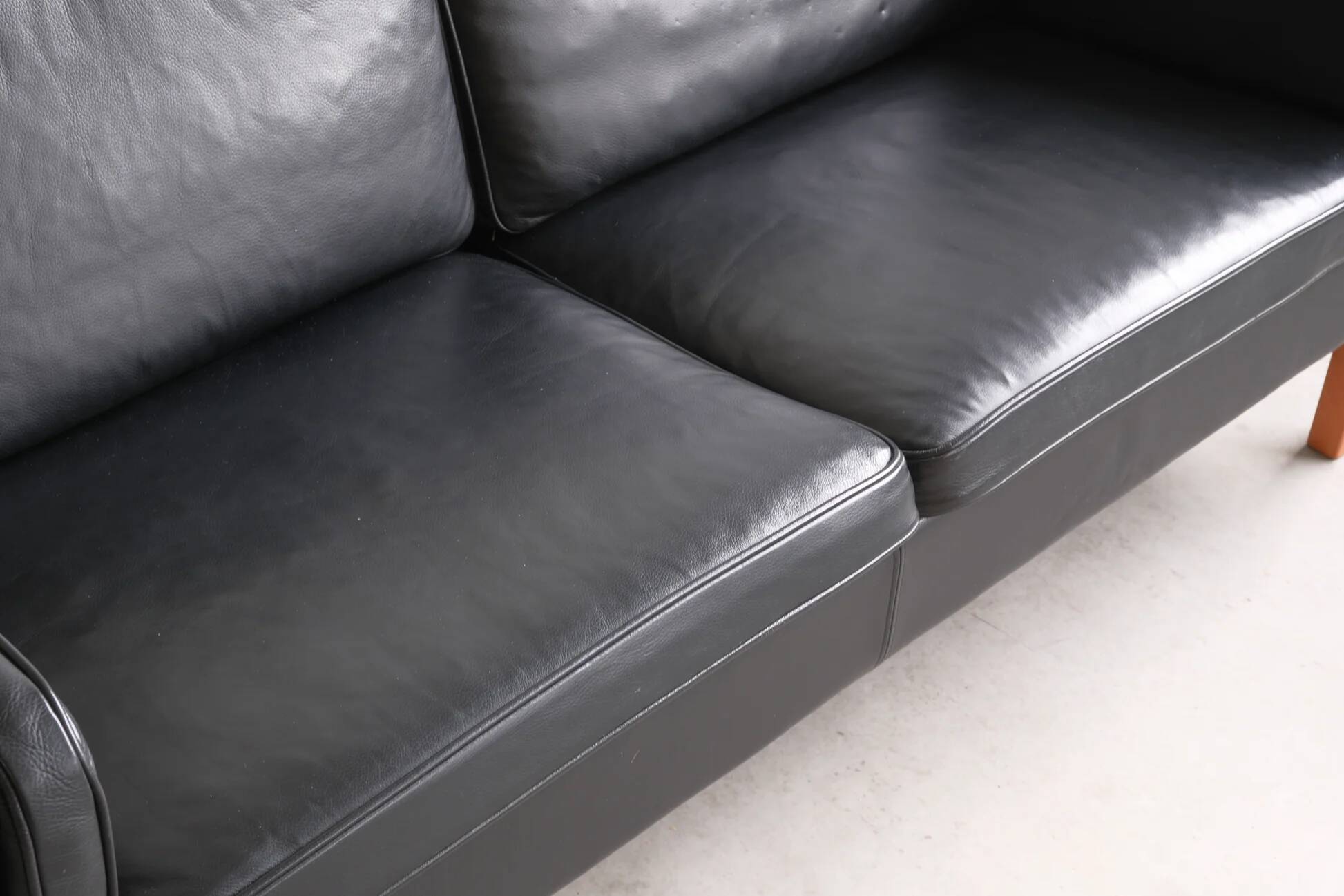 Mogens Hansen  black leather sofa