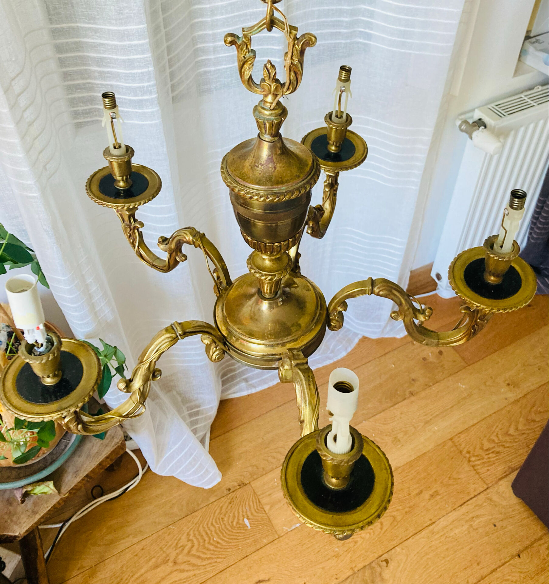 Louis XV style chandelier from the mid-20th century in solid gilded bronze.