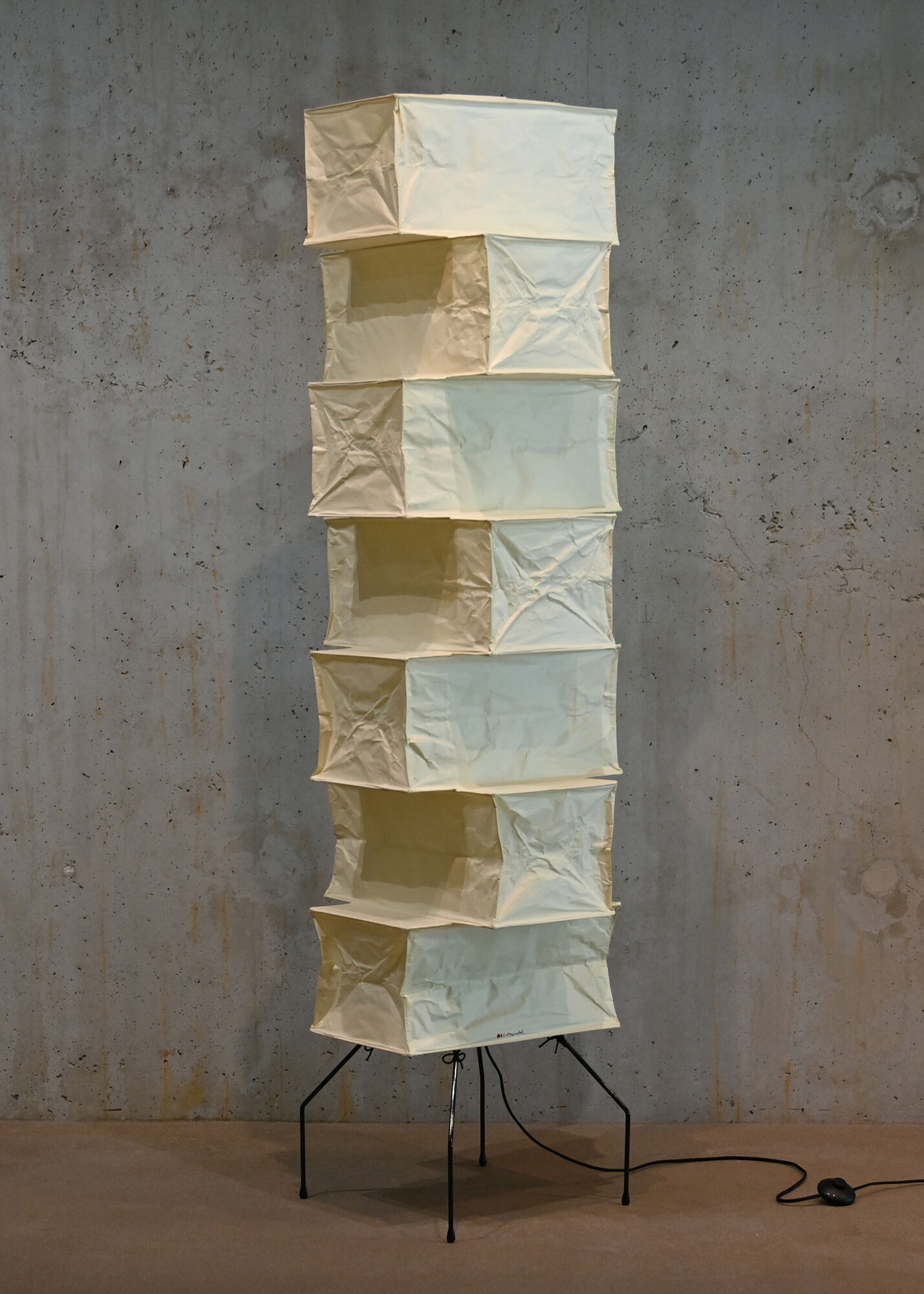 Isamu Noguchi Akari Light Sculpture Model UF4-L10 Handcrafted by Ozeki, Japan