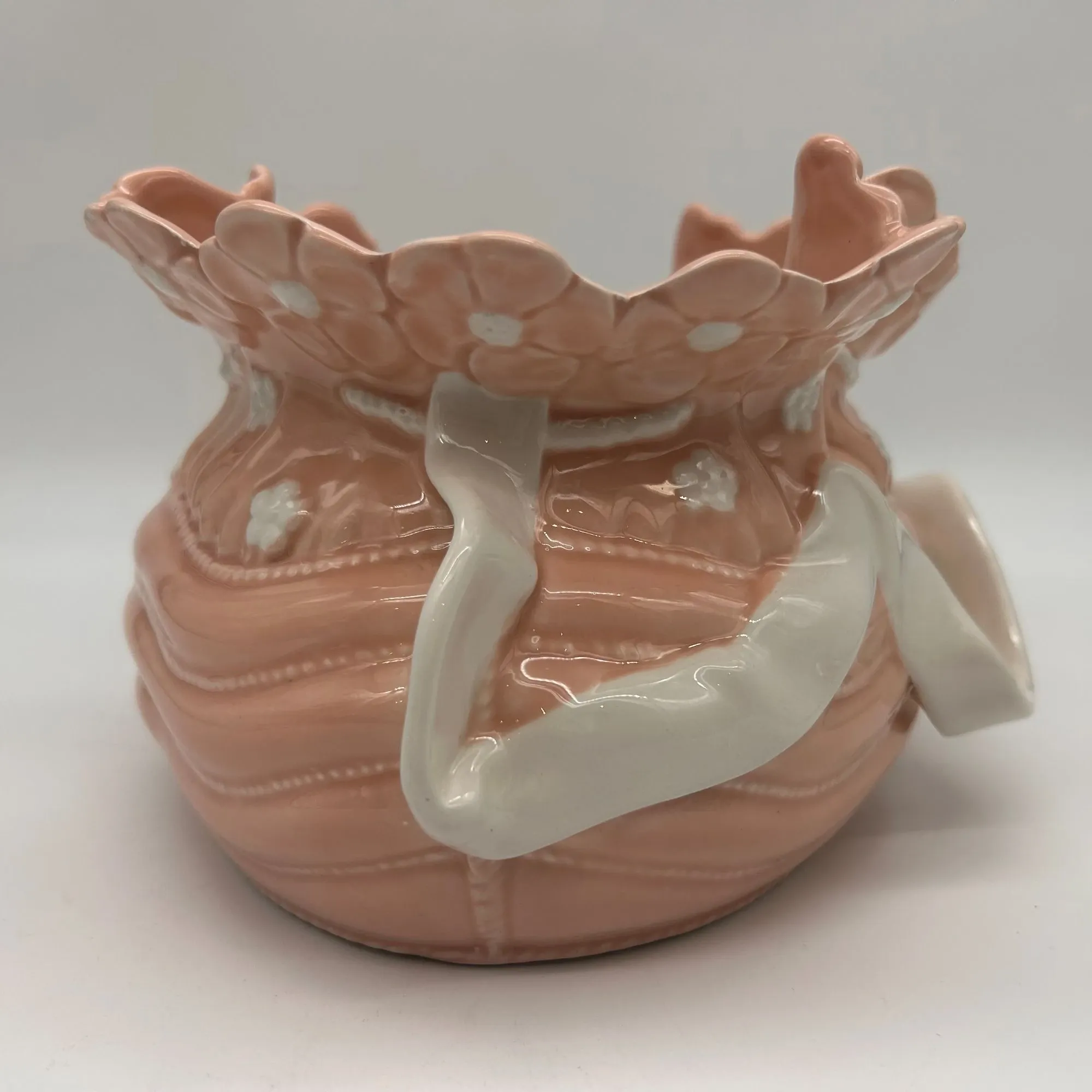 Vintage ceramic cache-pot in pink and white.