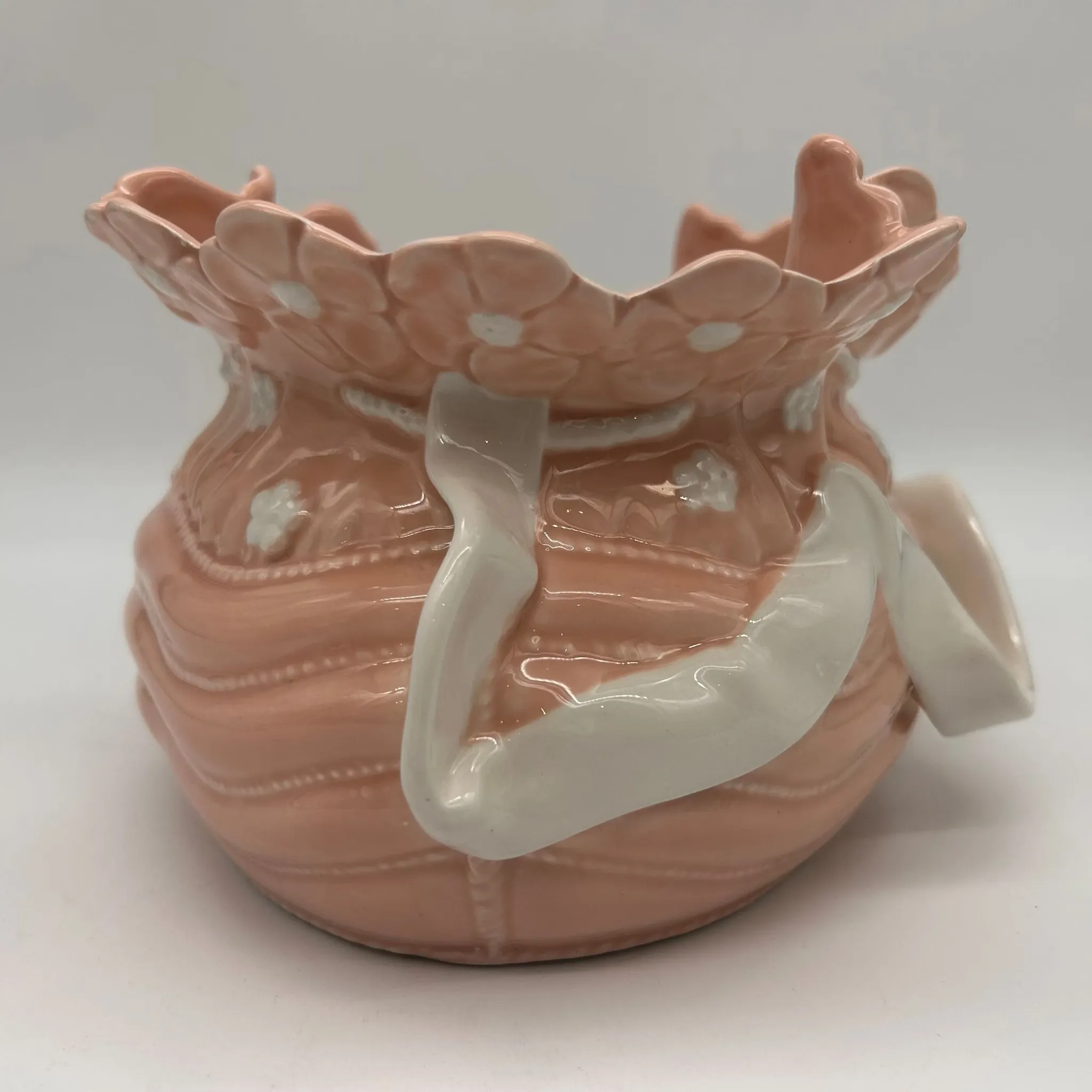 Vintage ceramic cache-pot in pink and white.