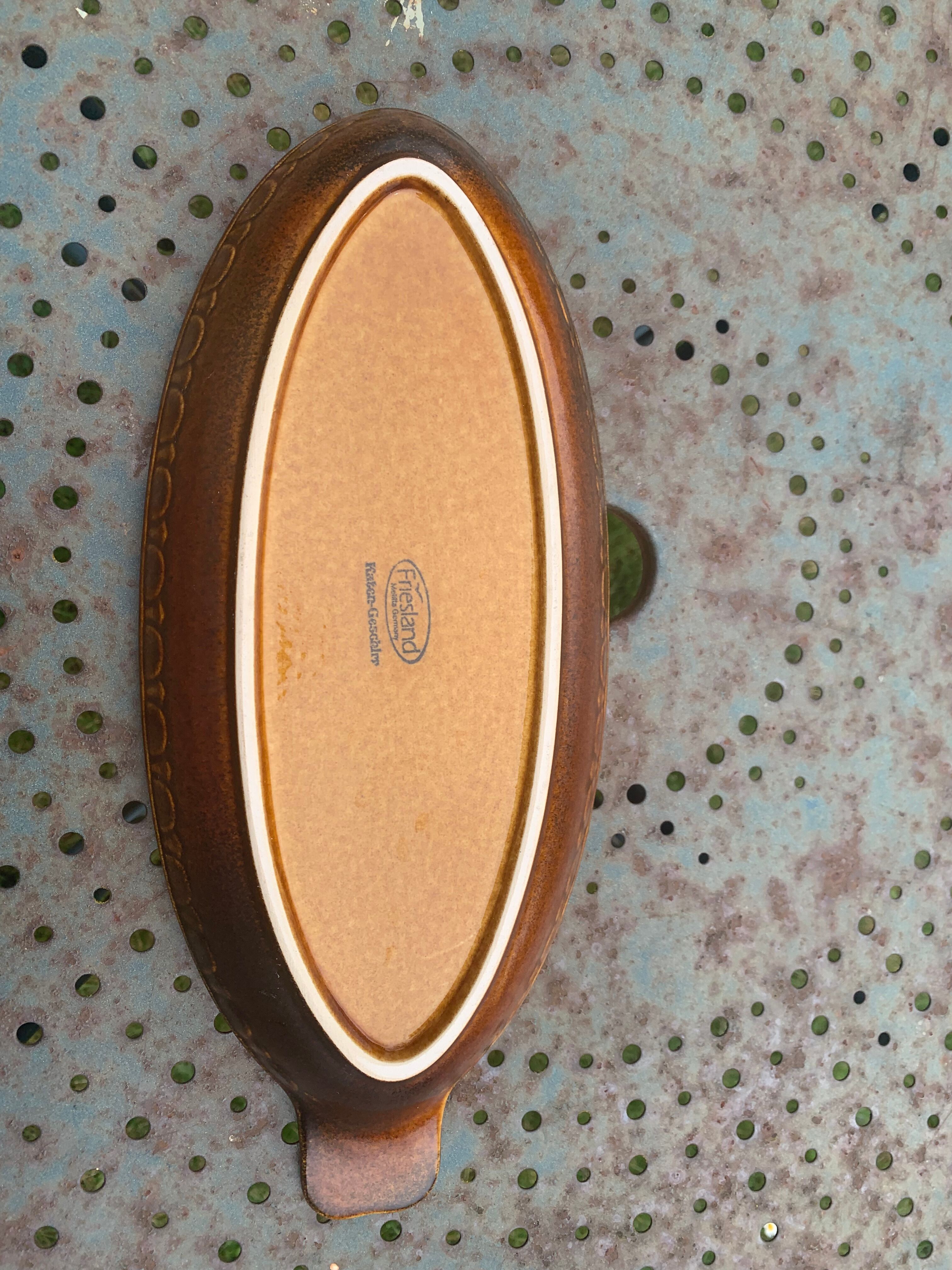 Glazed ceramic dish with fish pattern in relief friesbud melitta germany katen geschler 70