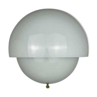 “Grande Mania” Wall Lamp, by Vico Magistretti, 1963.  Artemide, Italy