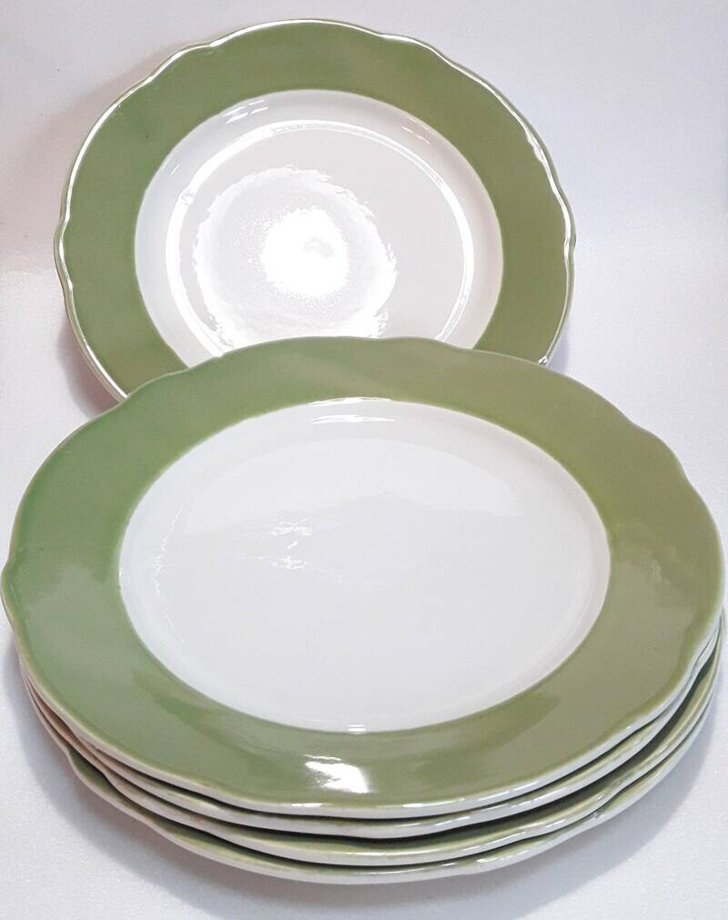 5 semi-deep scalloped plates