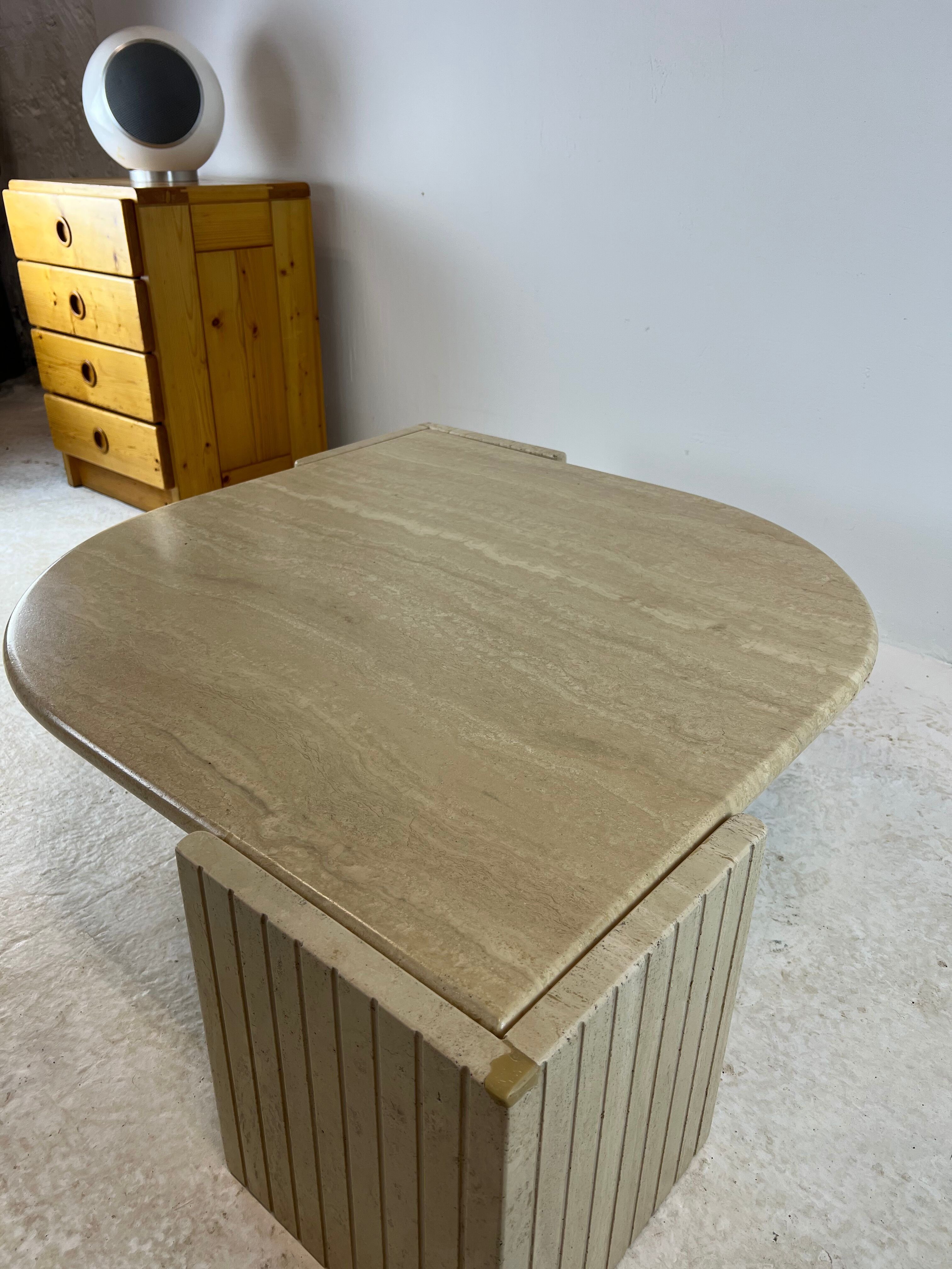 Coffee table Roche Bobois "eye" in travertine, 1970