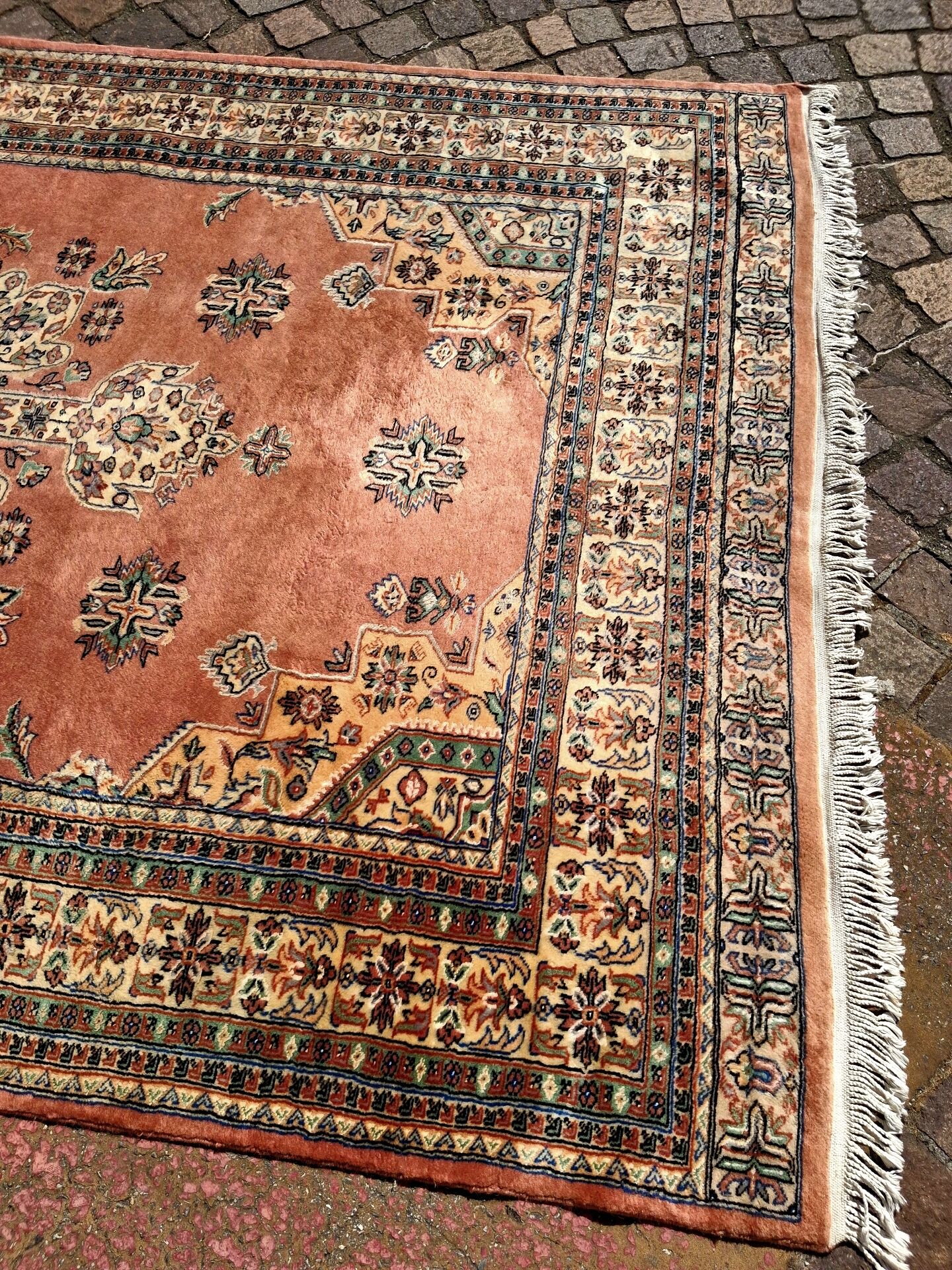 Tapis d'orient, grande taille 285 x 185 cm, signé
