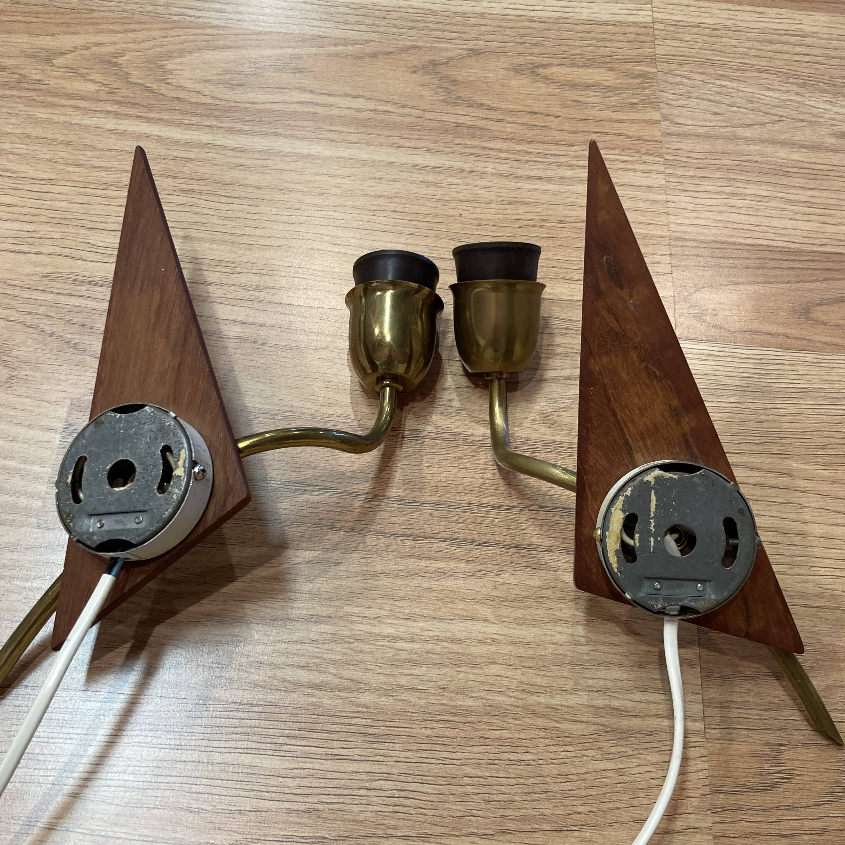 PAIR OF SCANDINAVIAN DESIGN WALL LIGHTS 1950.