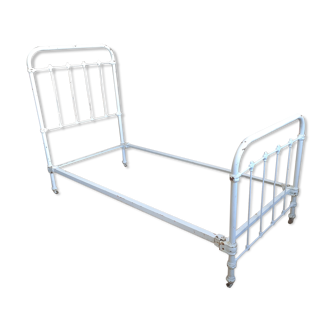 Old iron bed