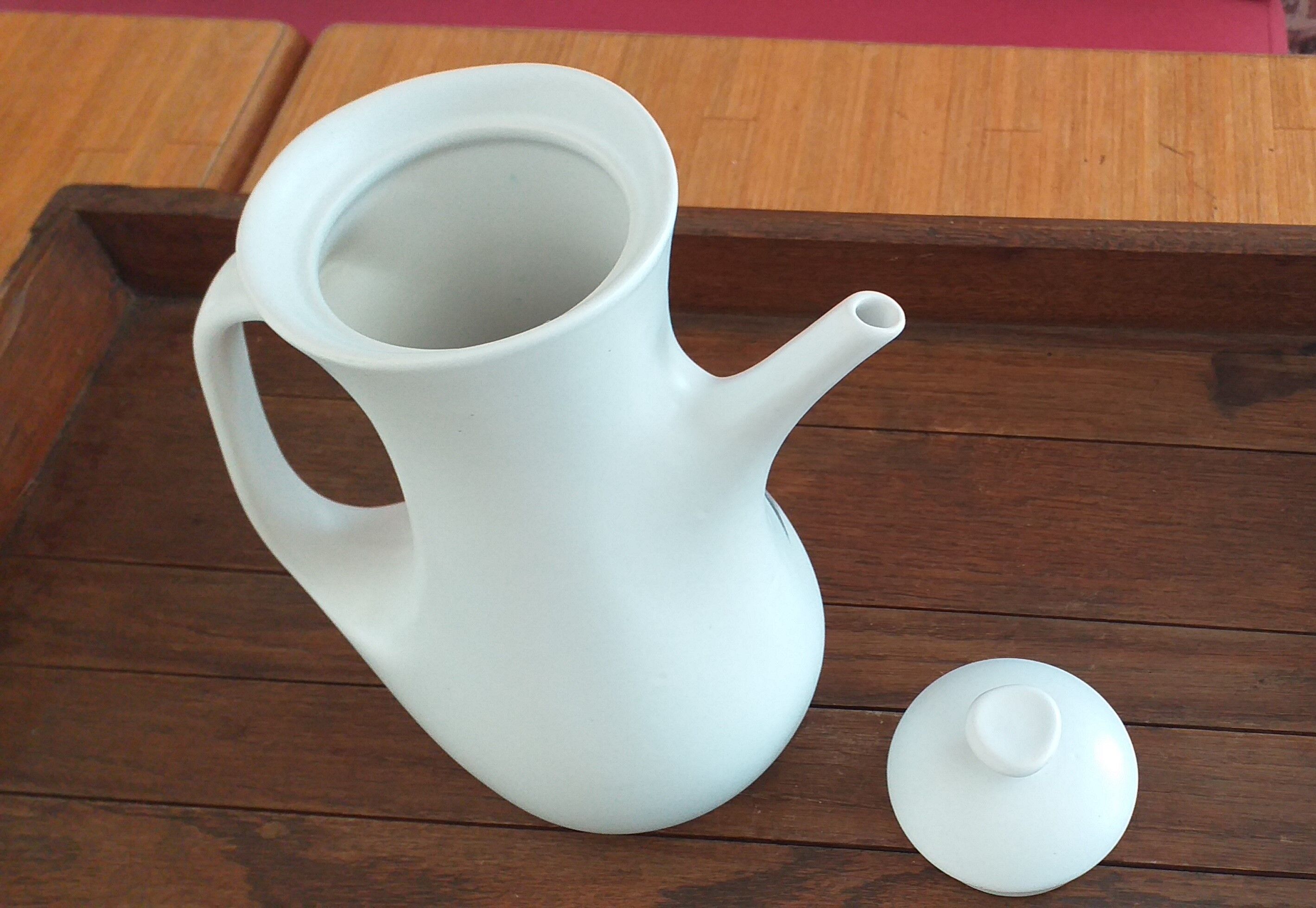 Model Rose Noire coffee maker in Niderviller porcelain