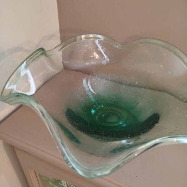 Grande coupe en verre bullé signé Biot