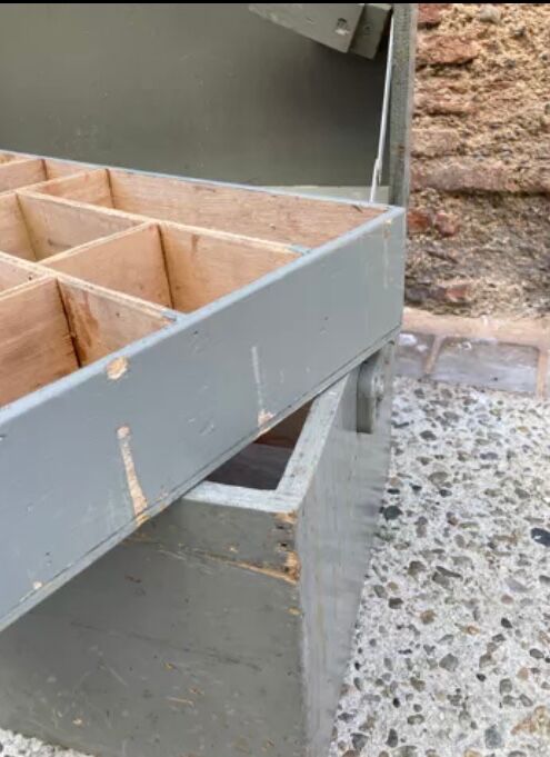 Coffre d’atelier en bois avec compartiments