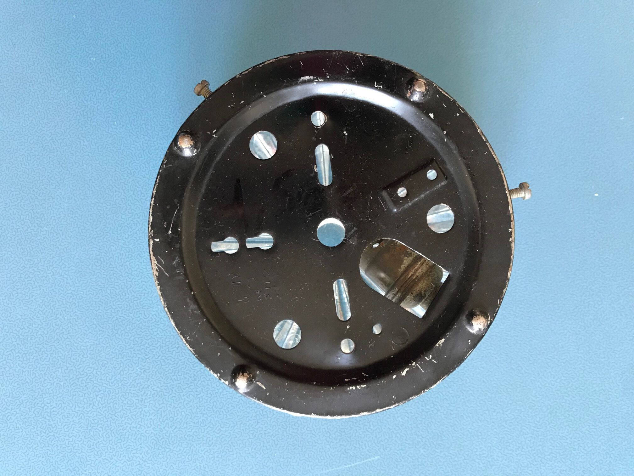 Round ceiling light in chiseled glass