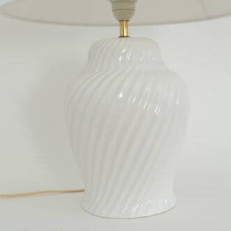 Twisted ceramic lamp