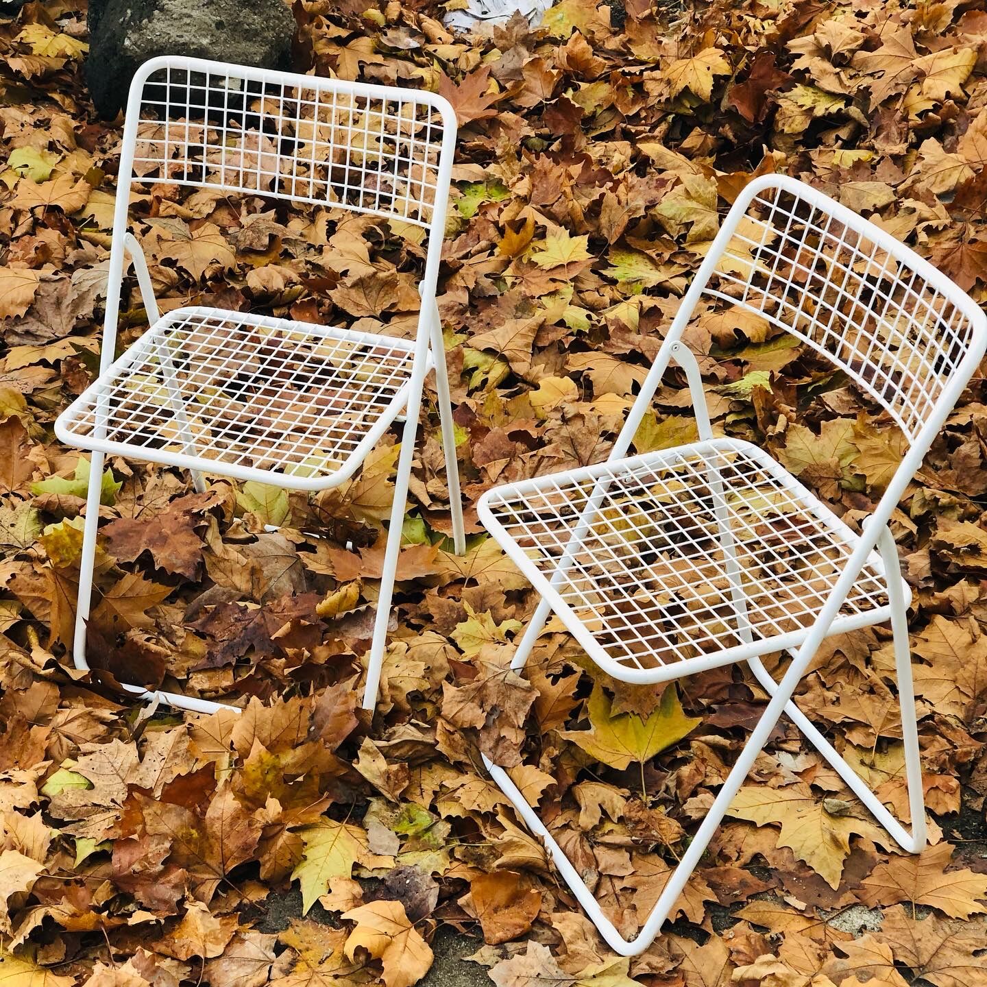Set of two folding chairs
