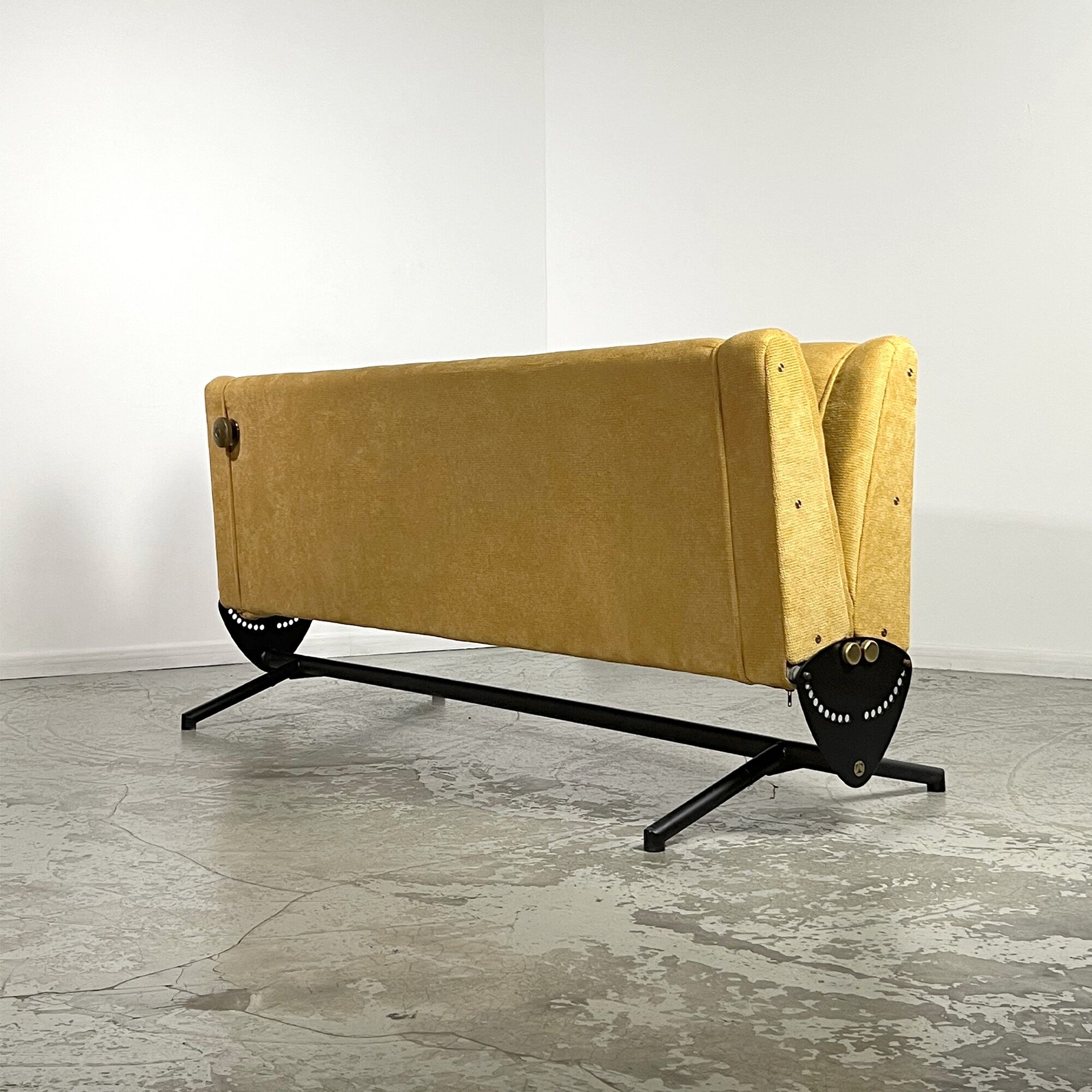 Sofa bed D70 by Osvaldo Borsani for Tecno Italy 1954