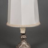 Lampe en argent ou métal argenté de style Louis XIV XIXe abat-jour blanc
