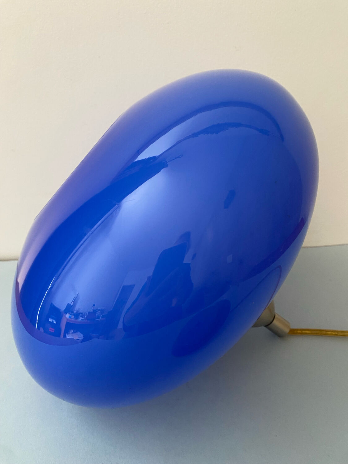 Blue opaline suspension