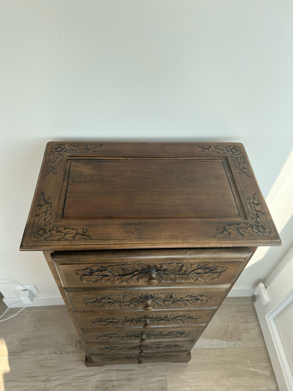 Carved wooden chiffonnier