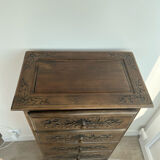 Chiffonnier en bois sculpté