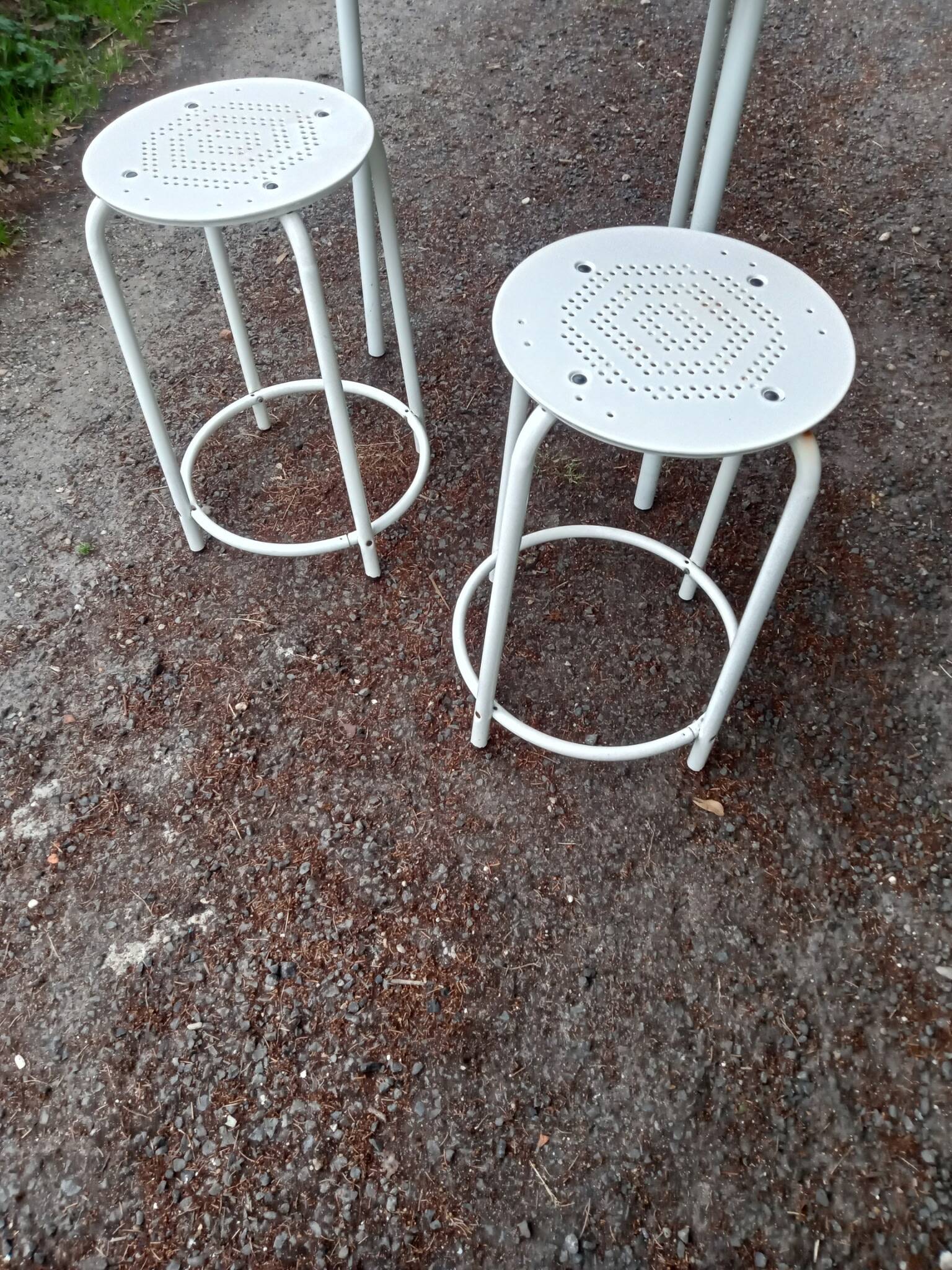 Table et 2 tabourets