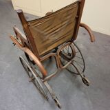 Fauteuil roulant ancien
