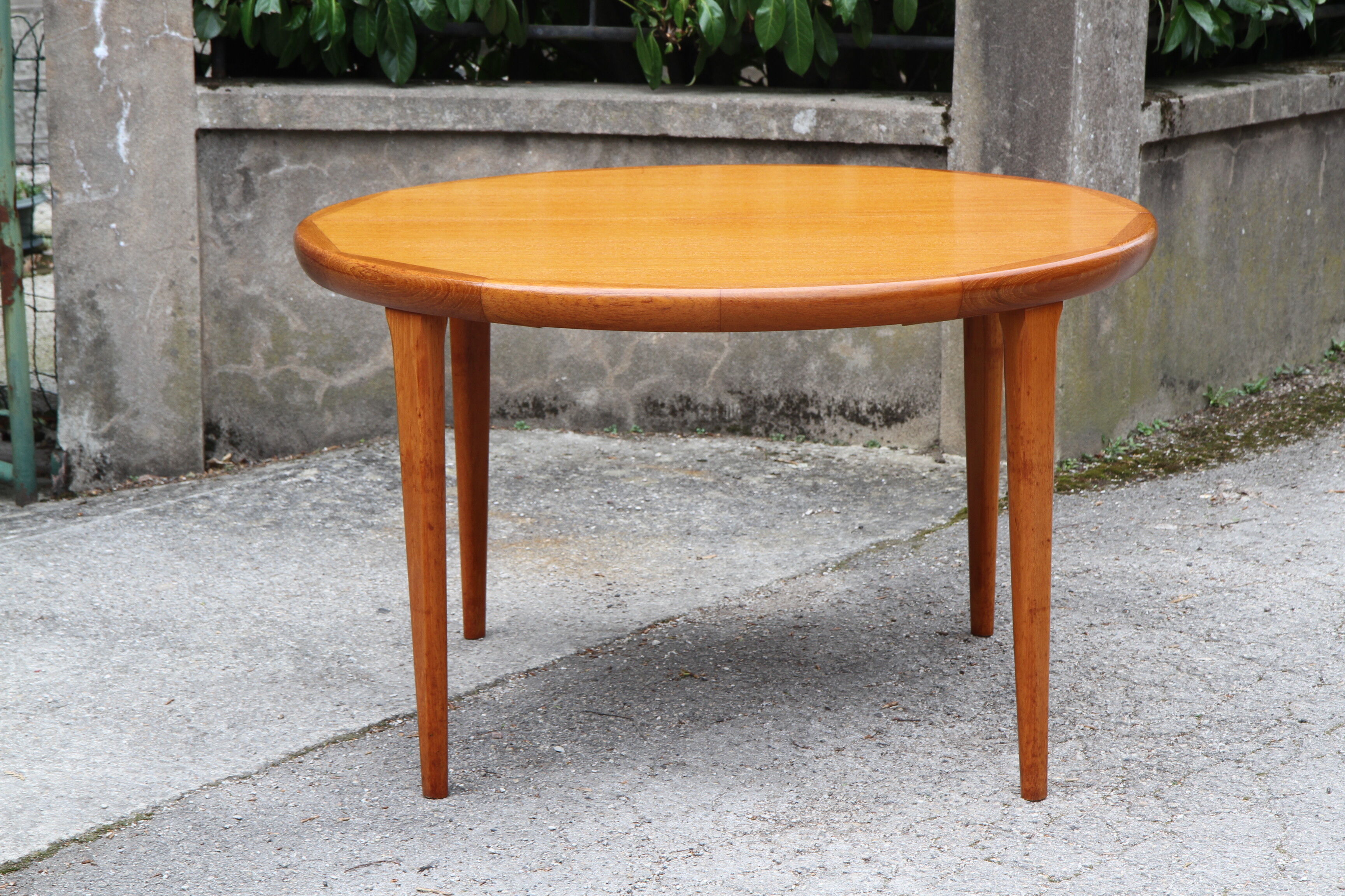 Danish teak extendable round table of the years 60
