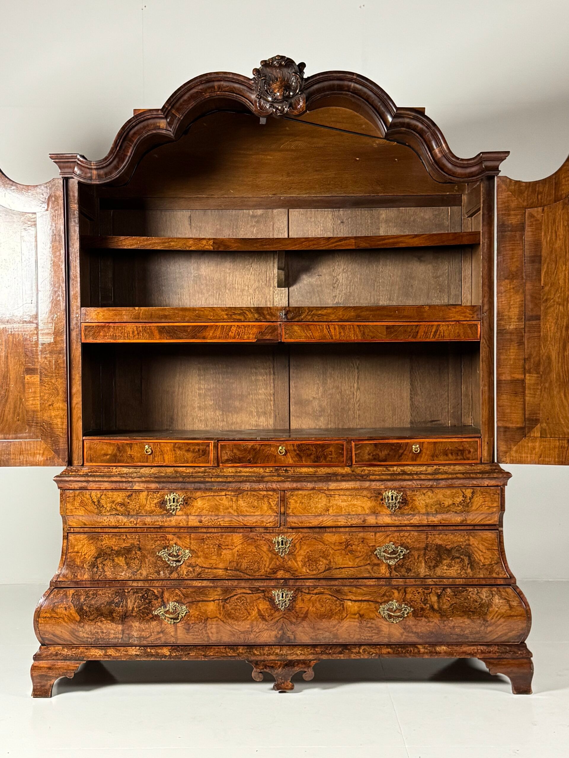 Dutch burr walnut cabinet ca. 1740