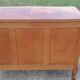 Commode 3 tiroirs teinté merisier style Louis XVI  avec clé