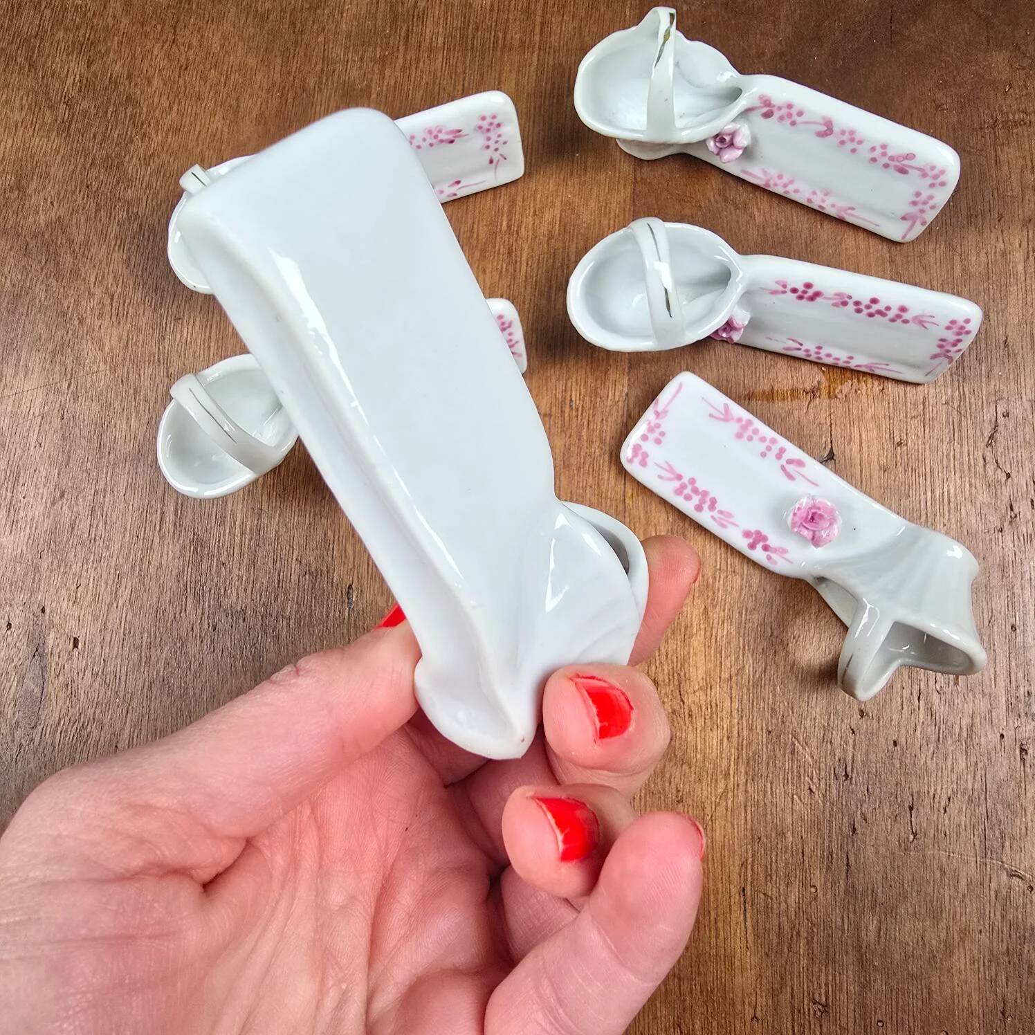 Set of 6 vintage porcelain knife rests with name markers, basket shape.