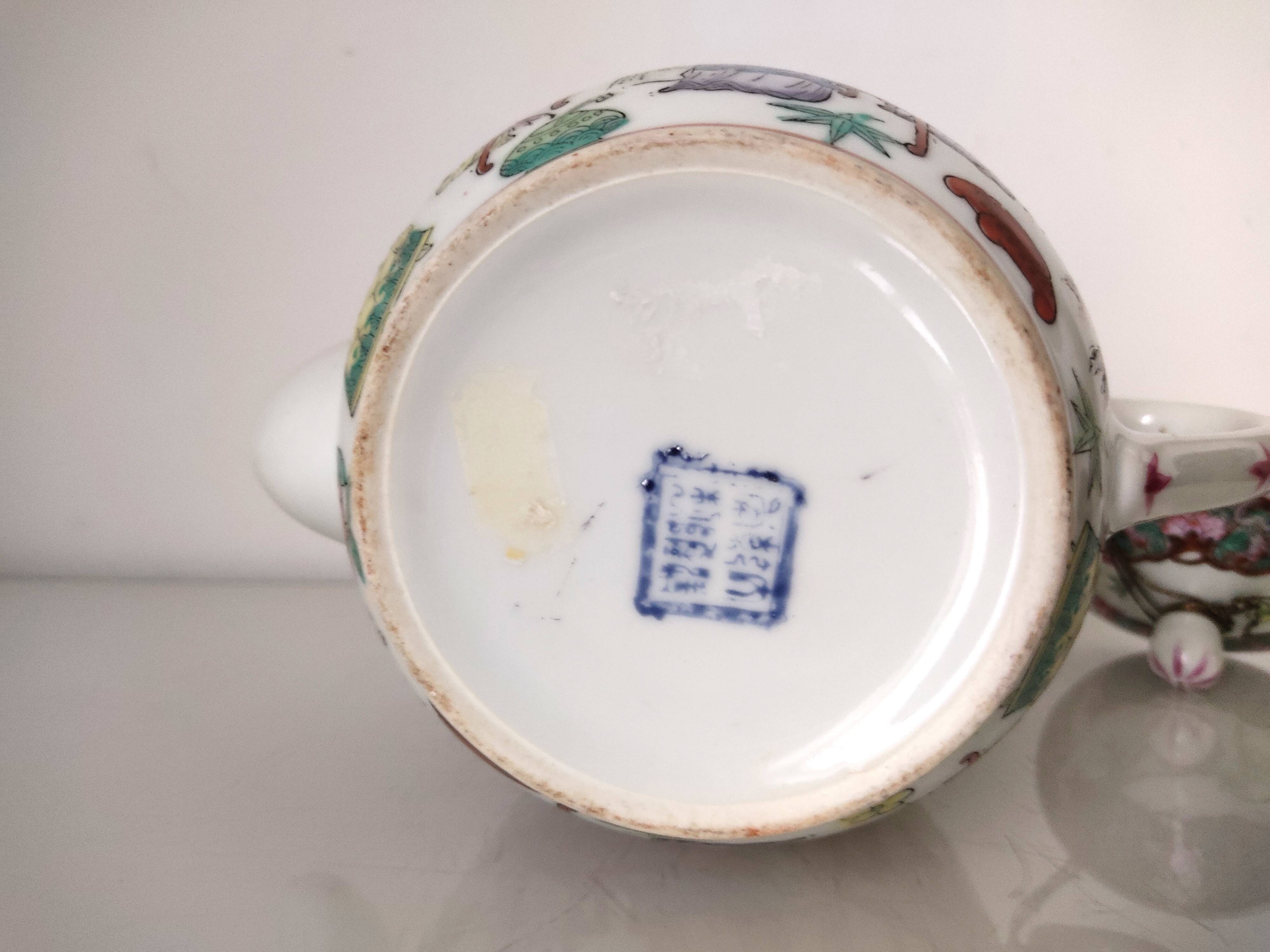 Théière porcelaine chinoise personnages fleurs