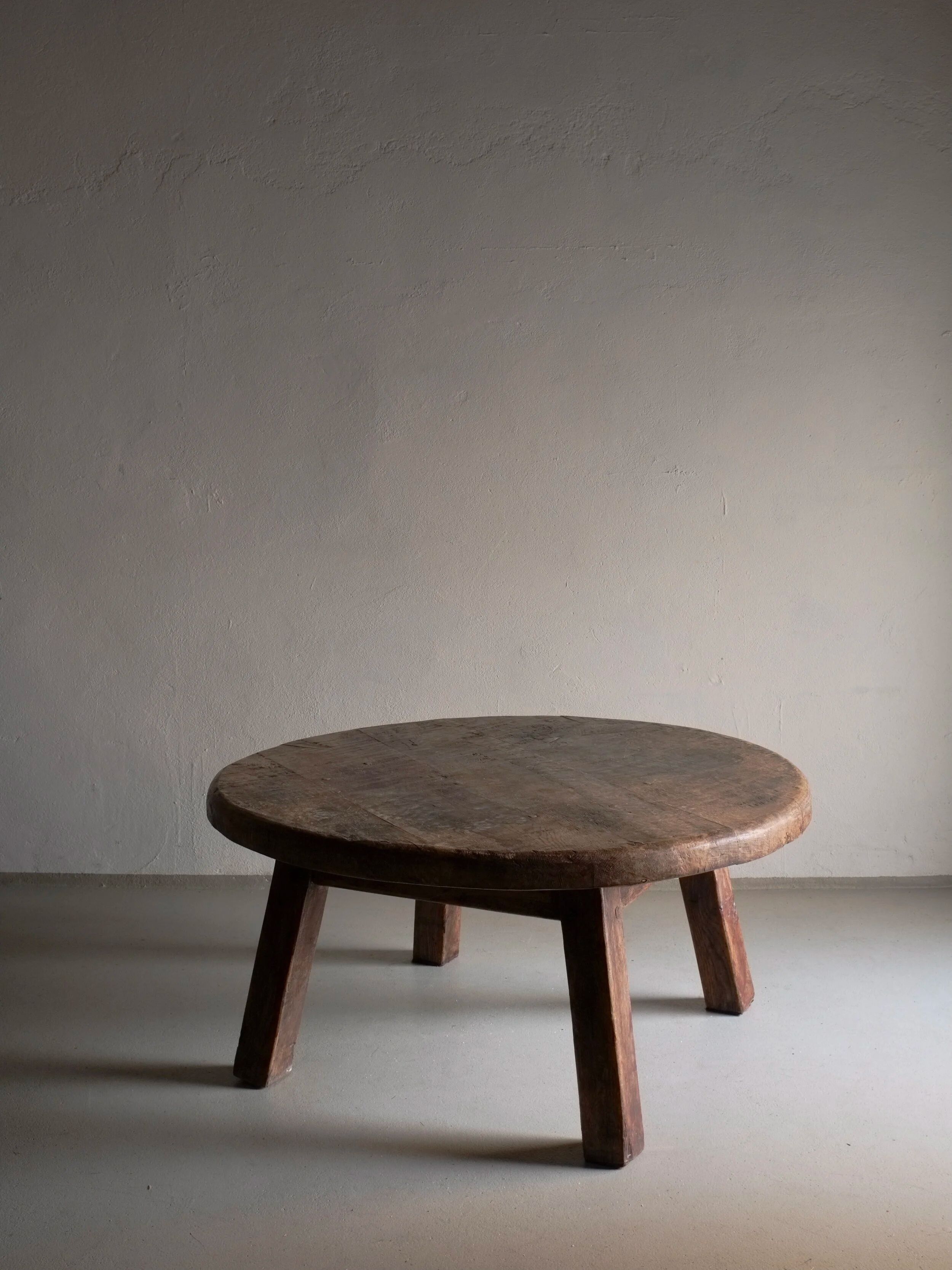 Brutalist oak round coffee table, Belgium, 1950s