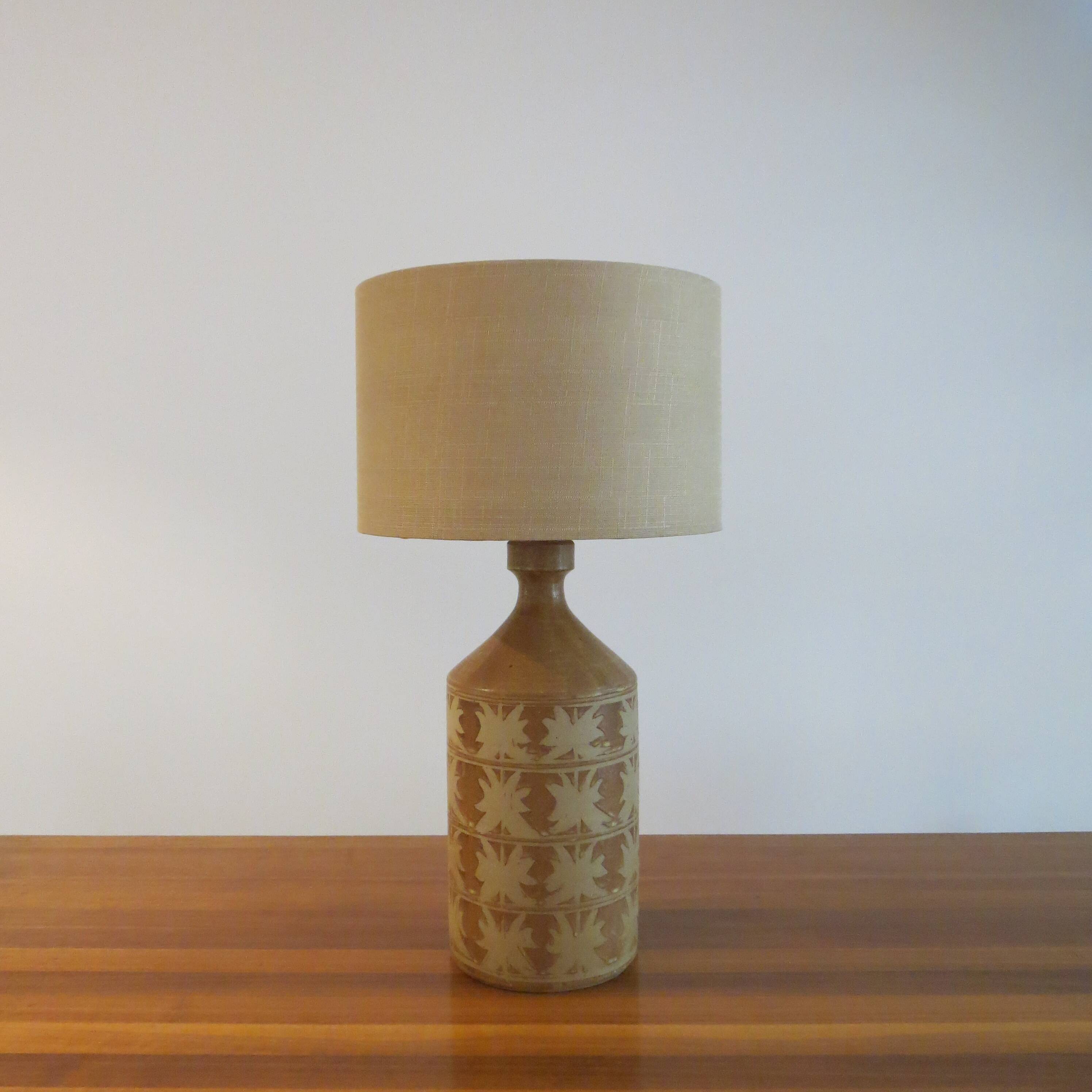 Lampe de table en céramique des années 1970 de John Virando de Richmond Hill