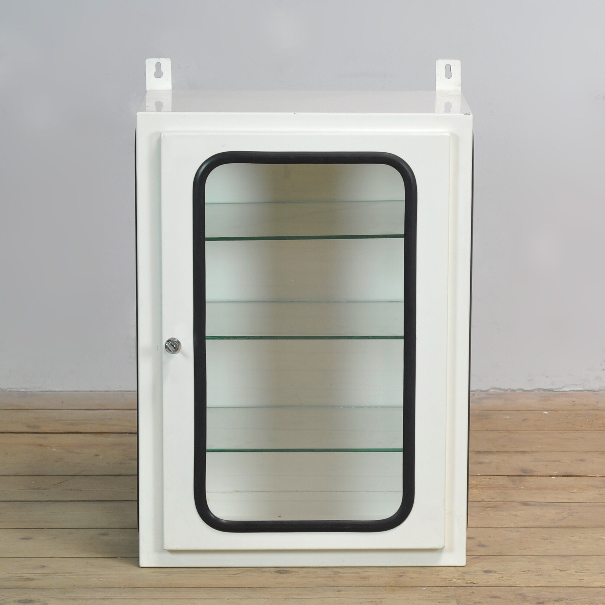 Cabinet médical vintage, années 1970