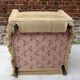 Fauteuil en velour beige et franges