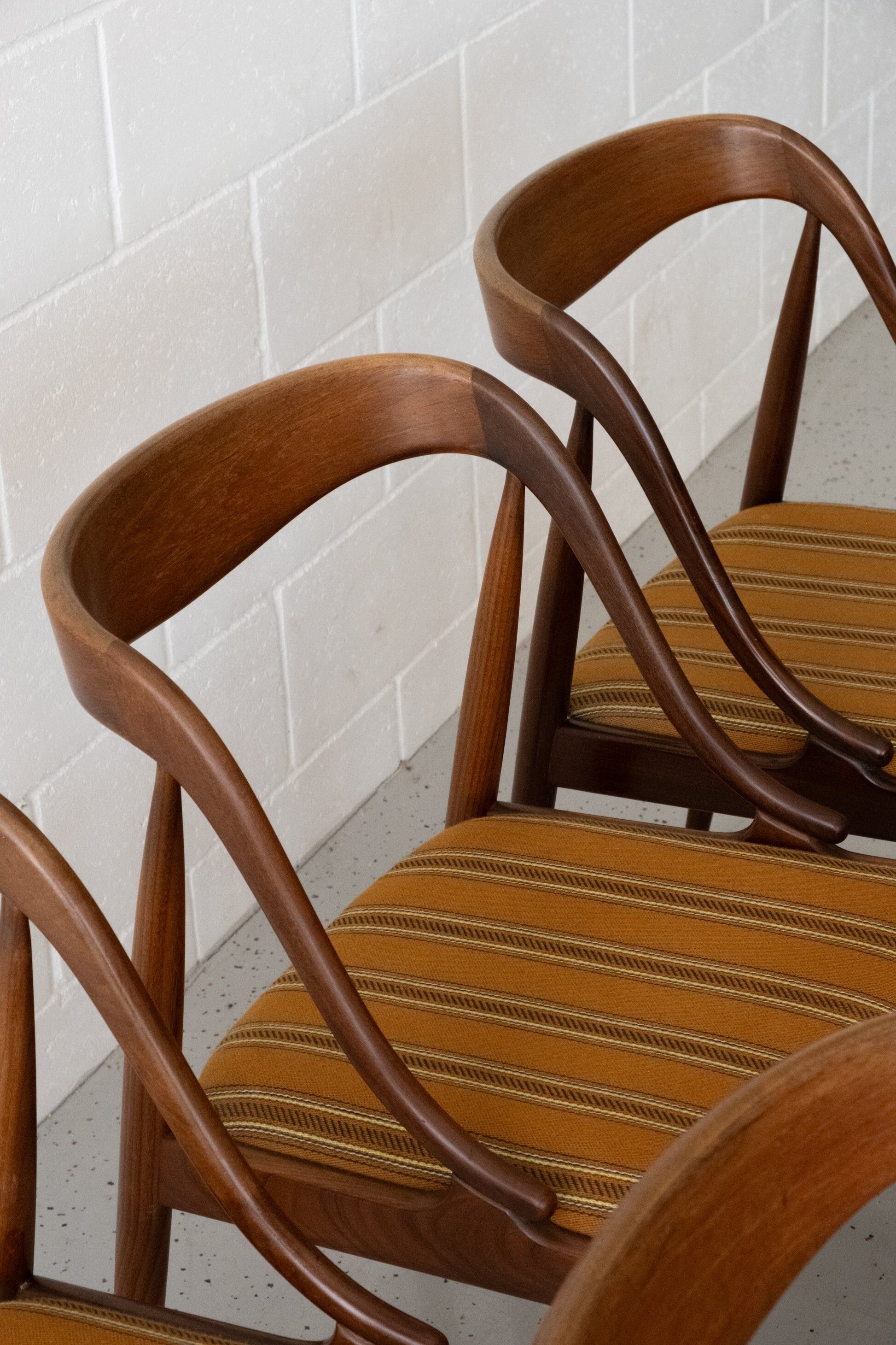 Johannes Andersen Model 16, set of 6 (re-upholstery included)